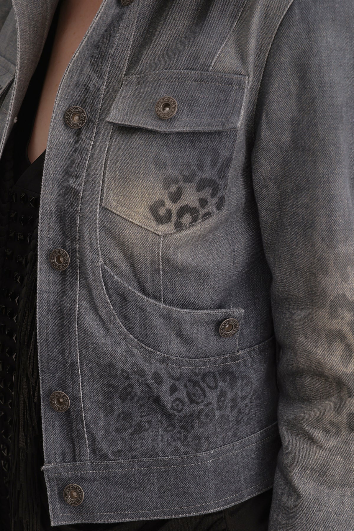 FAYCHUI Retro Washed Leopard-Print Cotton Denim Jacket