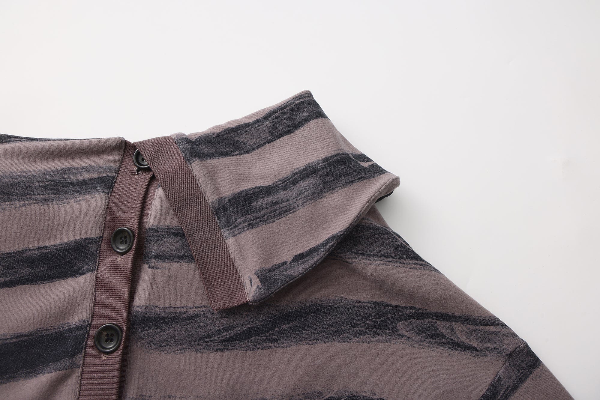 FAYCHUI Fold-Down Collar Swirl-Stripe Long Sleeve Tee