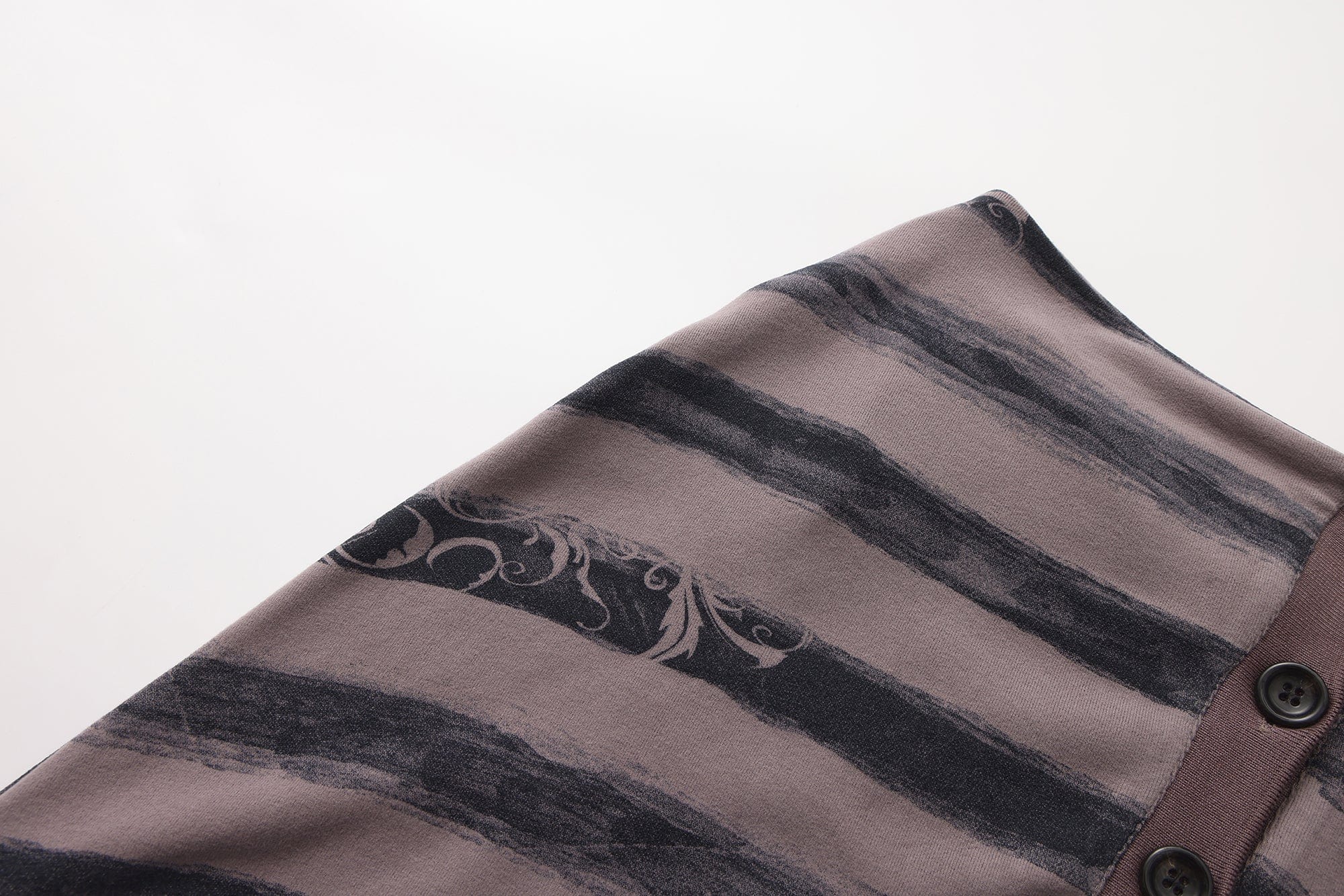 FAYCHUI Fold-Down Collar Swirl-Stripe Long Sleeve Tee