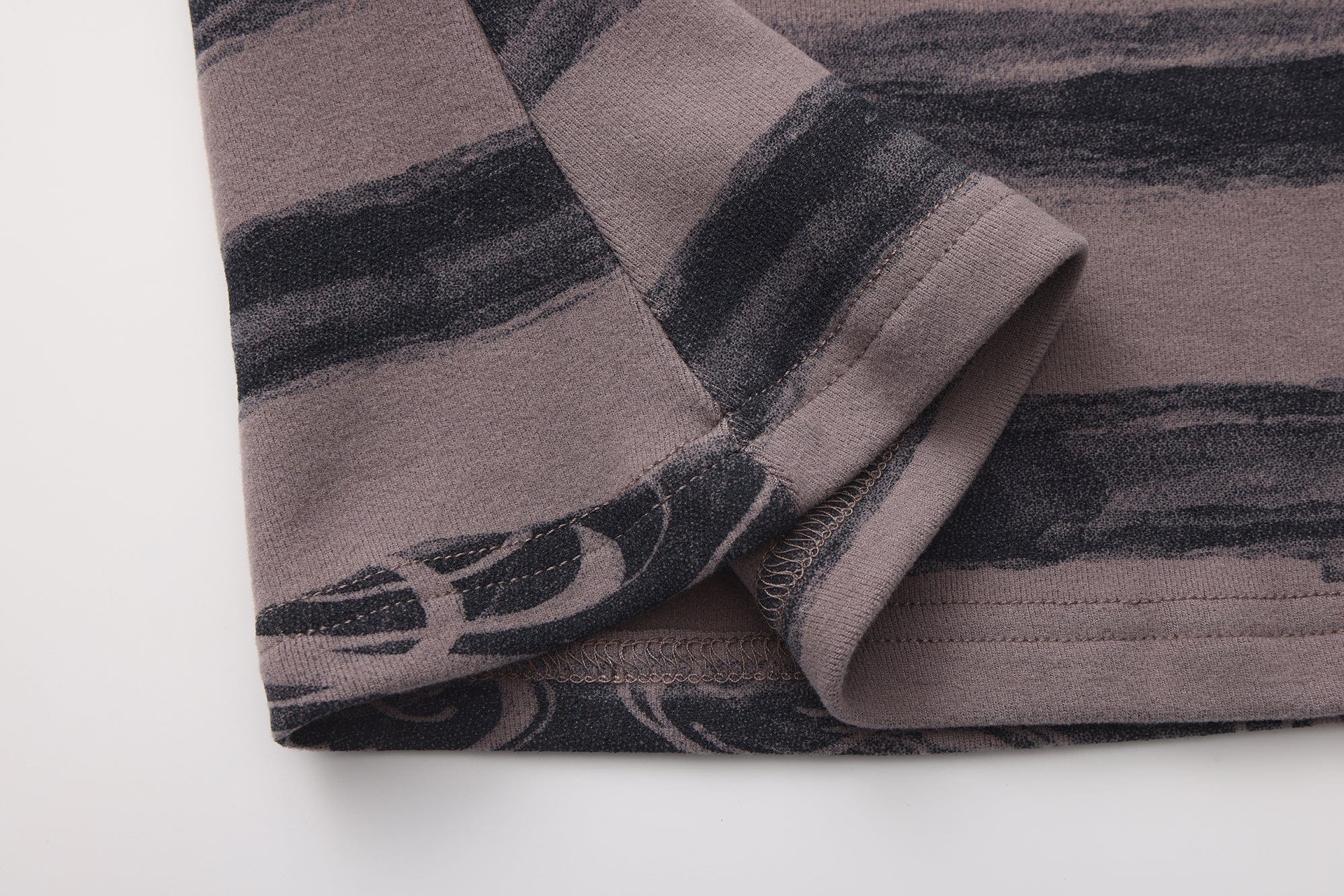 FAYCHUI Fold-Down Collar Swirl-Stripe Long Sleeve Tee