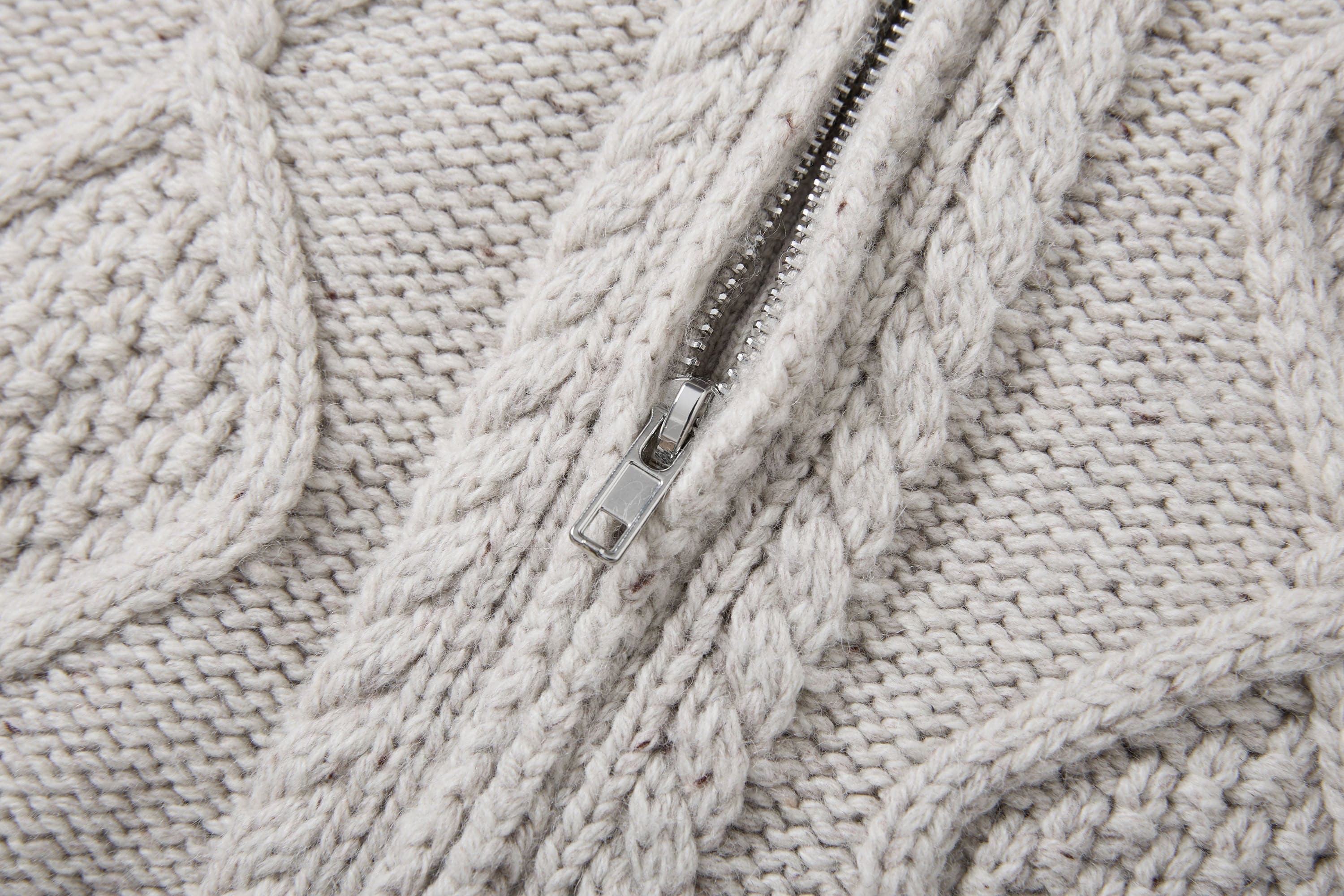 SAME FLOW Cable-Knit High-Neck Zip-Up Sweater