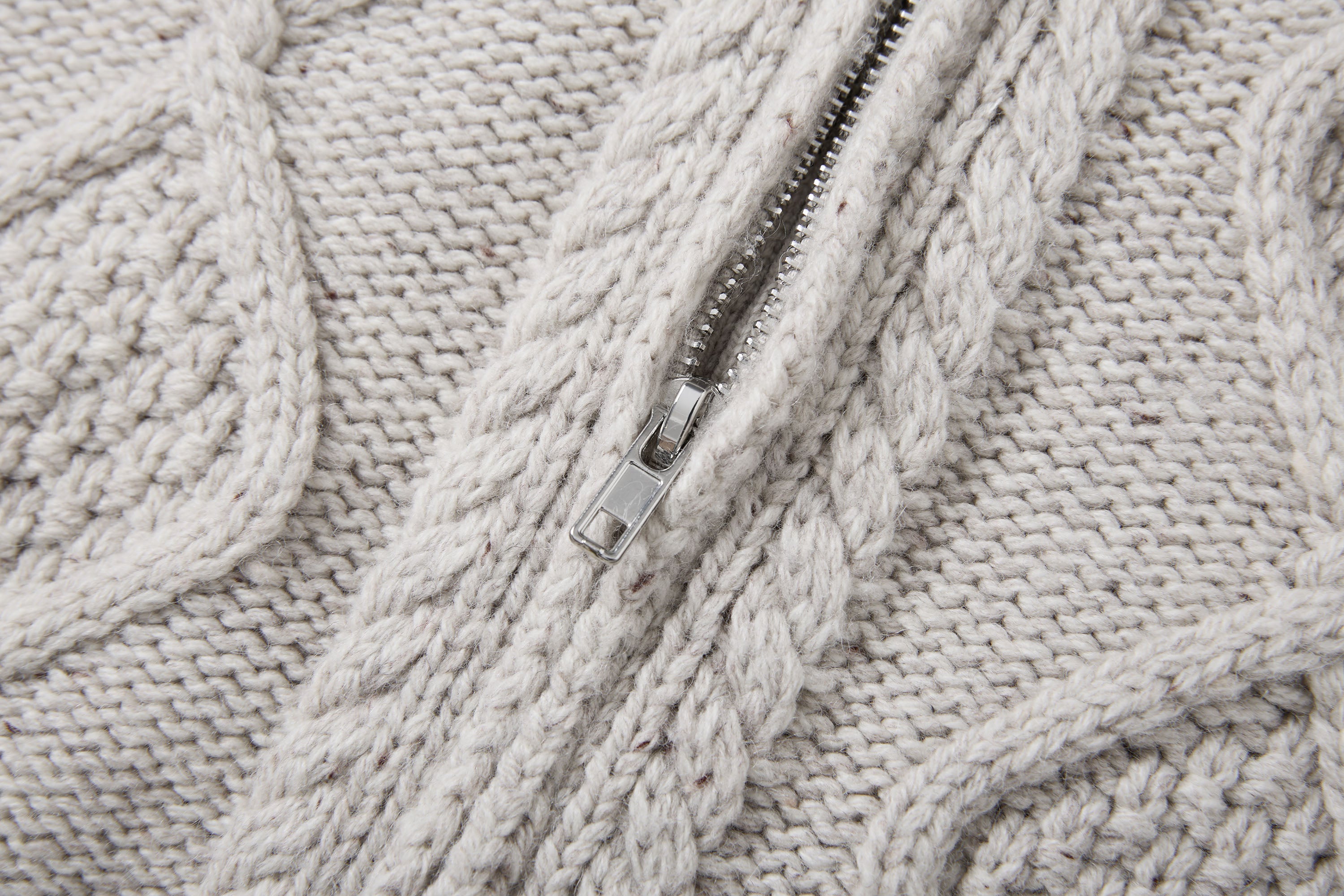 SAME FLOW Cable-Knit High-Neck Zip-Up Sweater