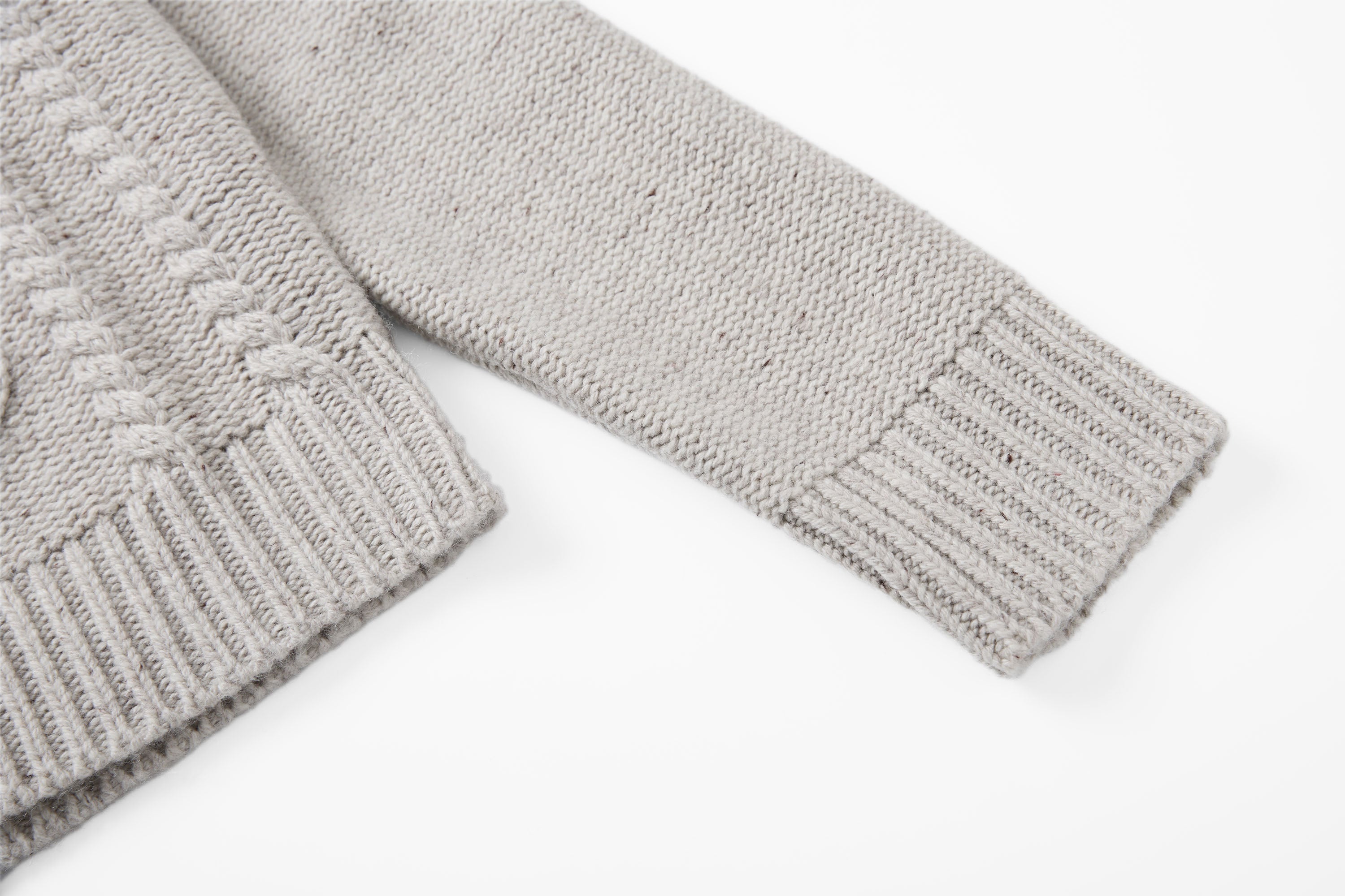 SAME FLOW Cable-Knit High-Neck Zip-Up Sweater