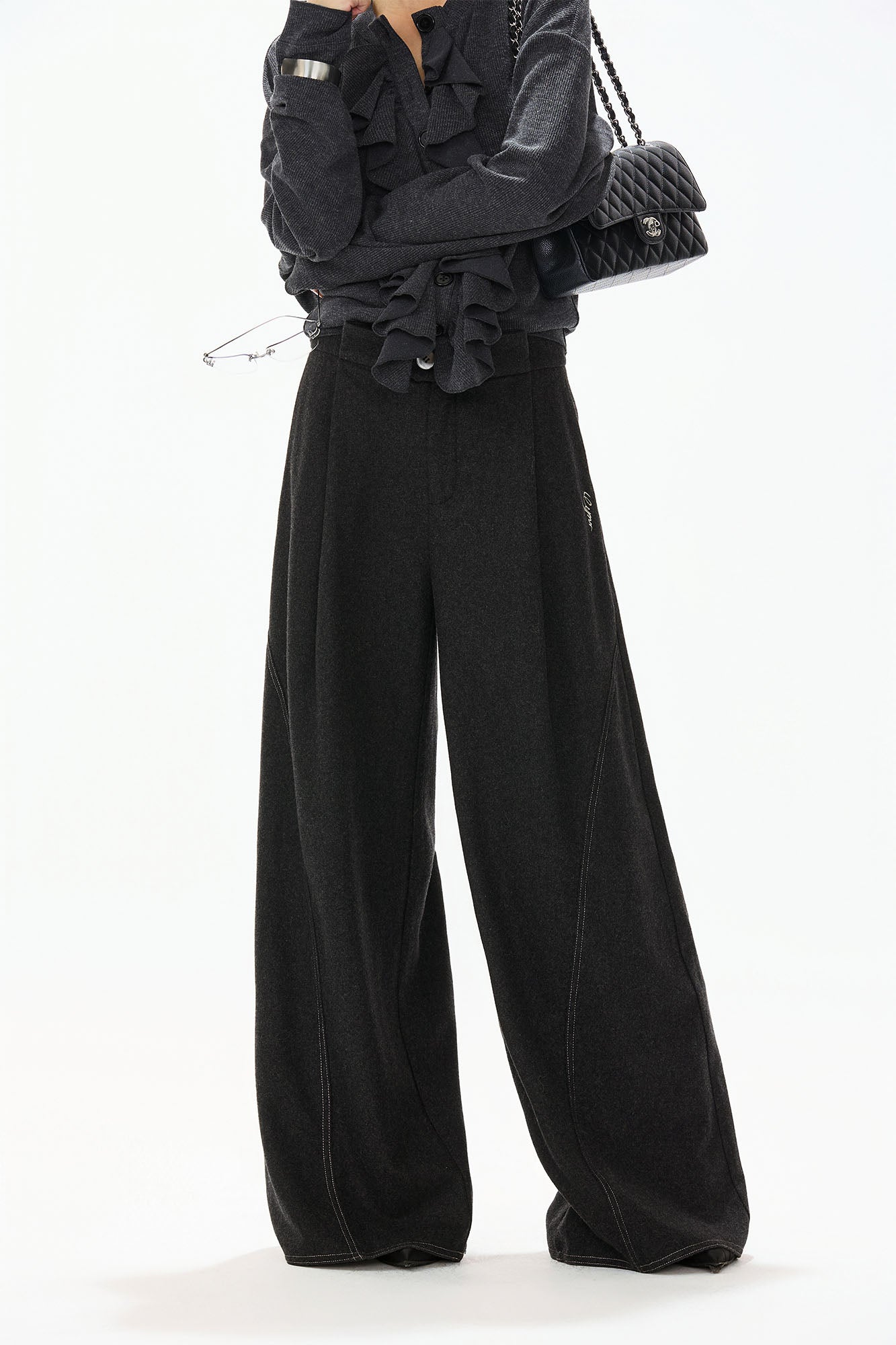 CYGNENOYR Curved Panel Stitch Wide-Leg Pants