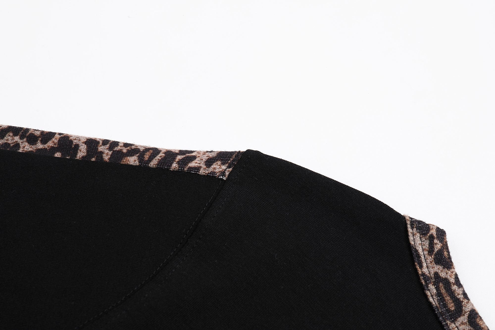 FAYCHUI Leopard Trim Cross-Star Graphic Long Sleeve Tee