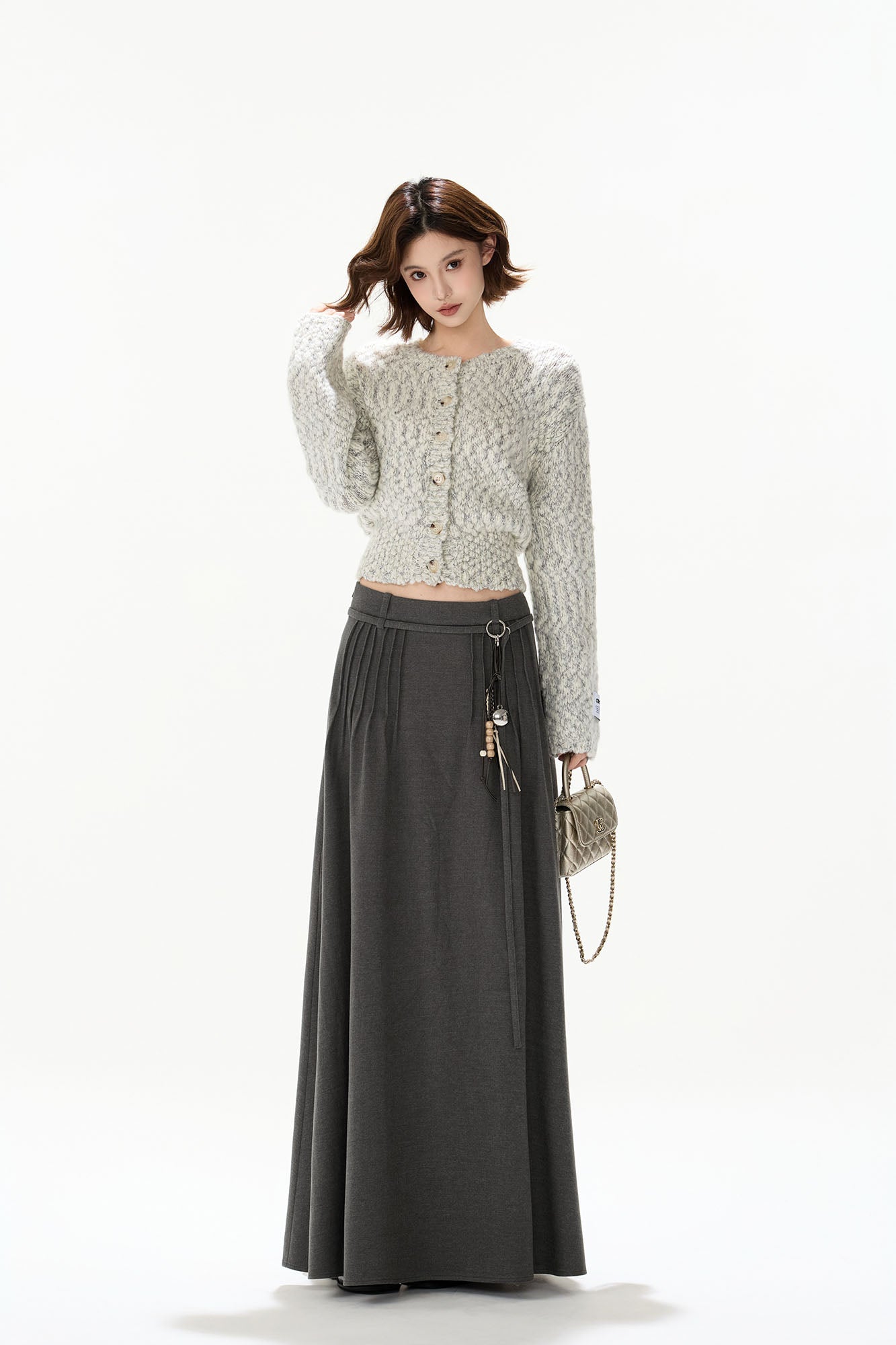 CYGNENOYR Chunky Cable-Knit Cropped Cardigan Gray