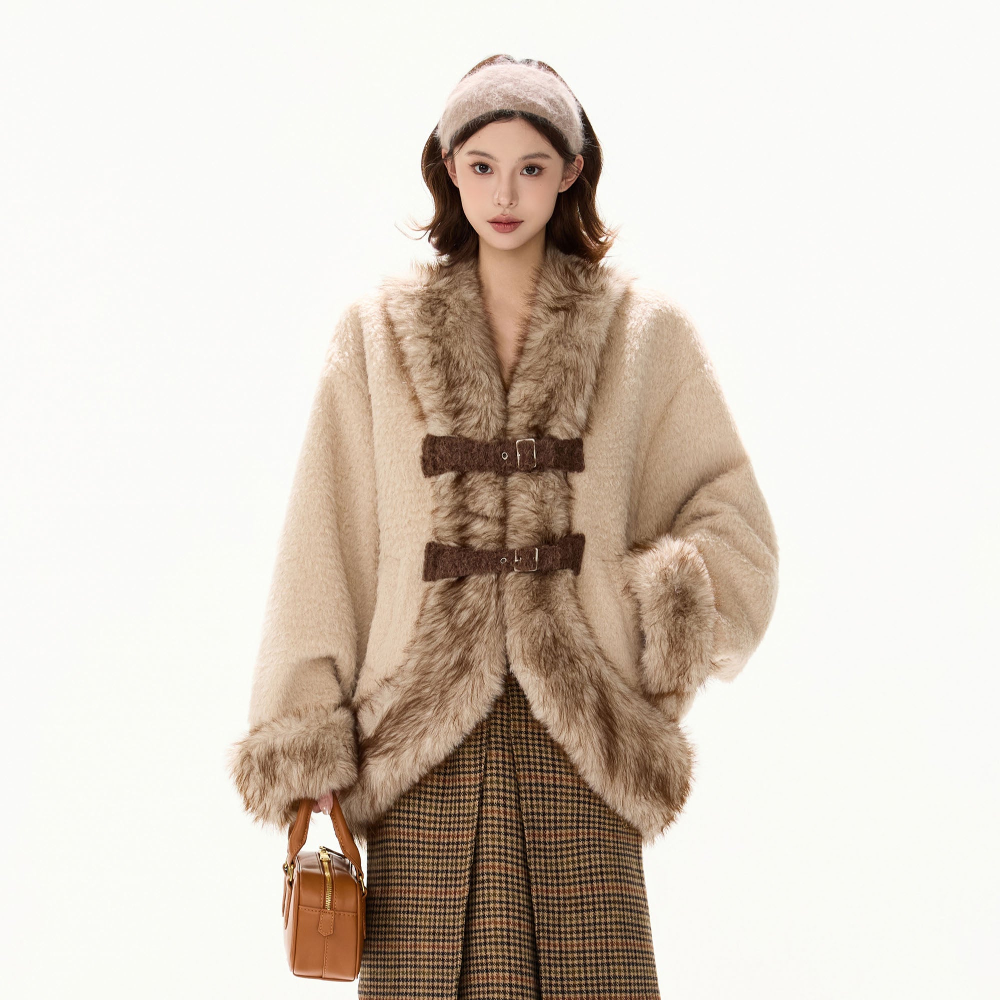 CYGNENOYR Faux-Fur Trim Buckled Teddy Coat