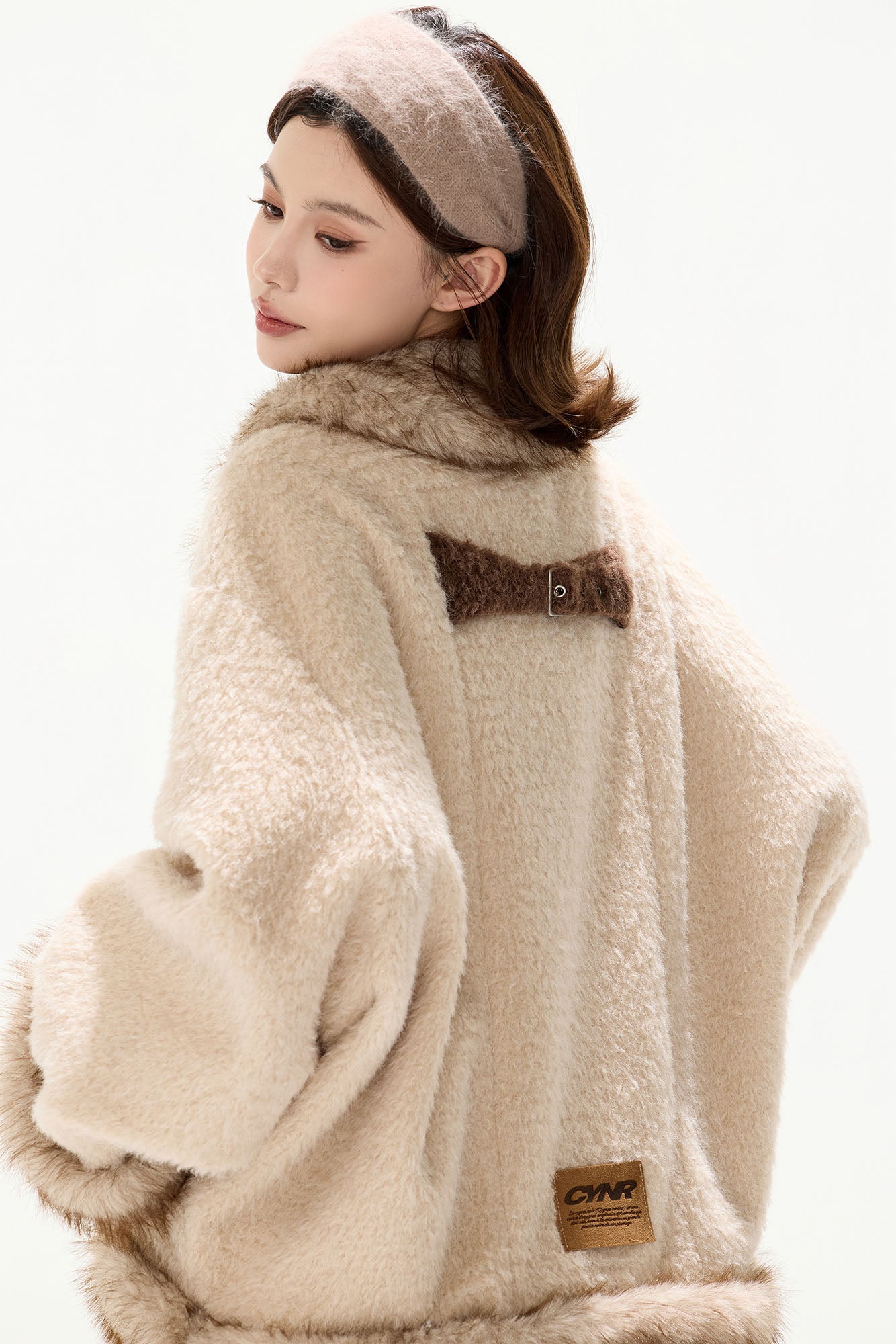 CYGNENOYR Faux-Fur Trim Buckled Teddy Coat