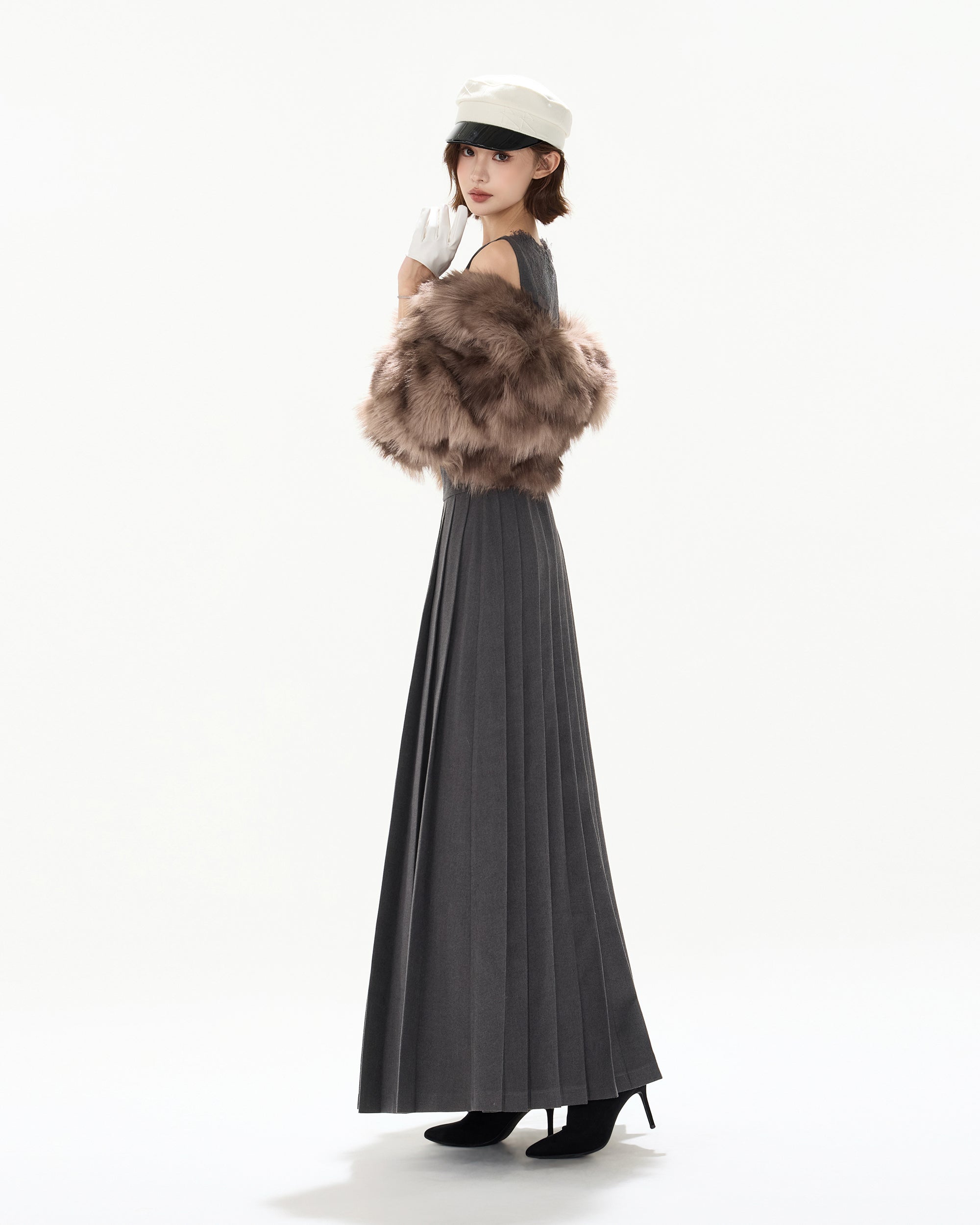 CYGNENOYR Faux Fur Half-Sleeve Cropped Jacket Khaki