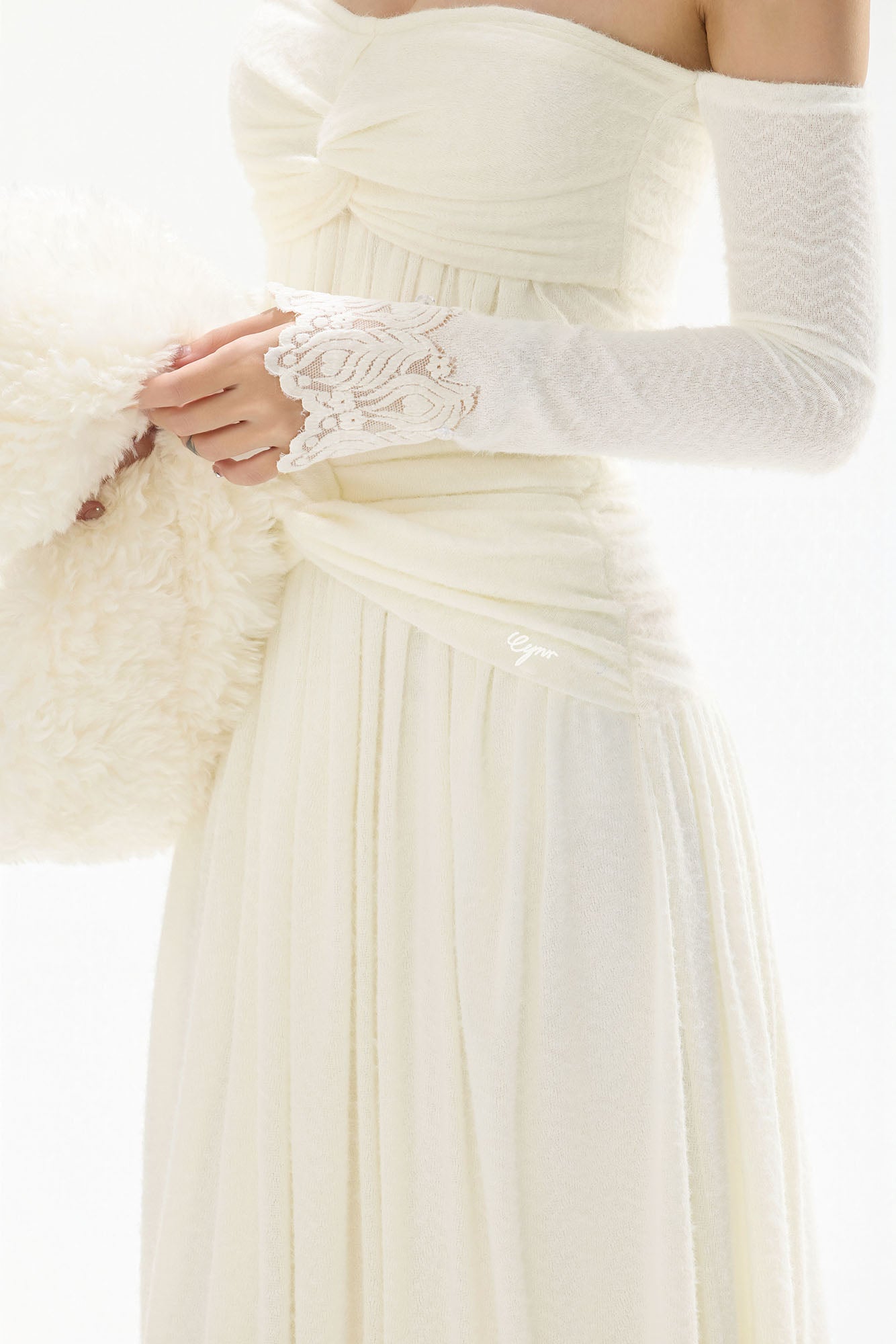 CYNR Faux Fur Stole Lace Trim Maxi Dress
