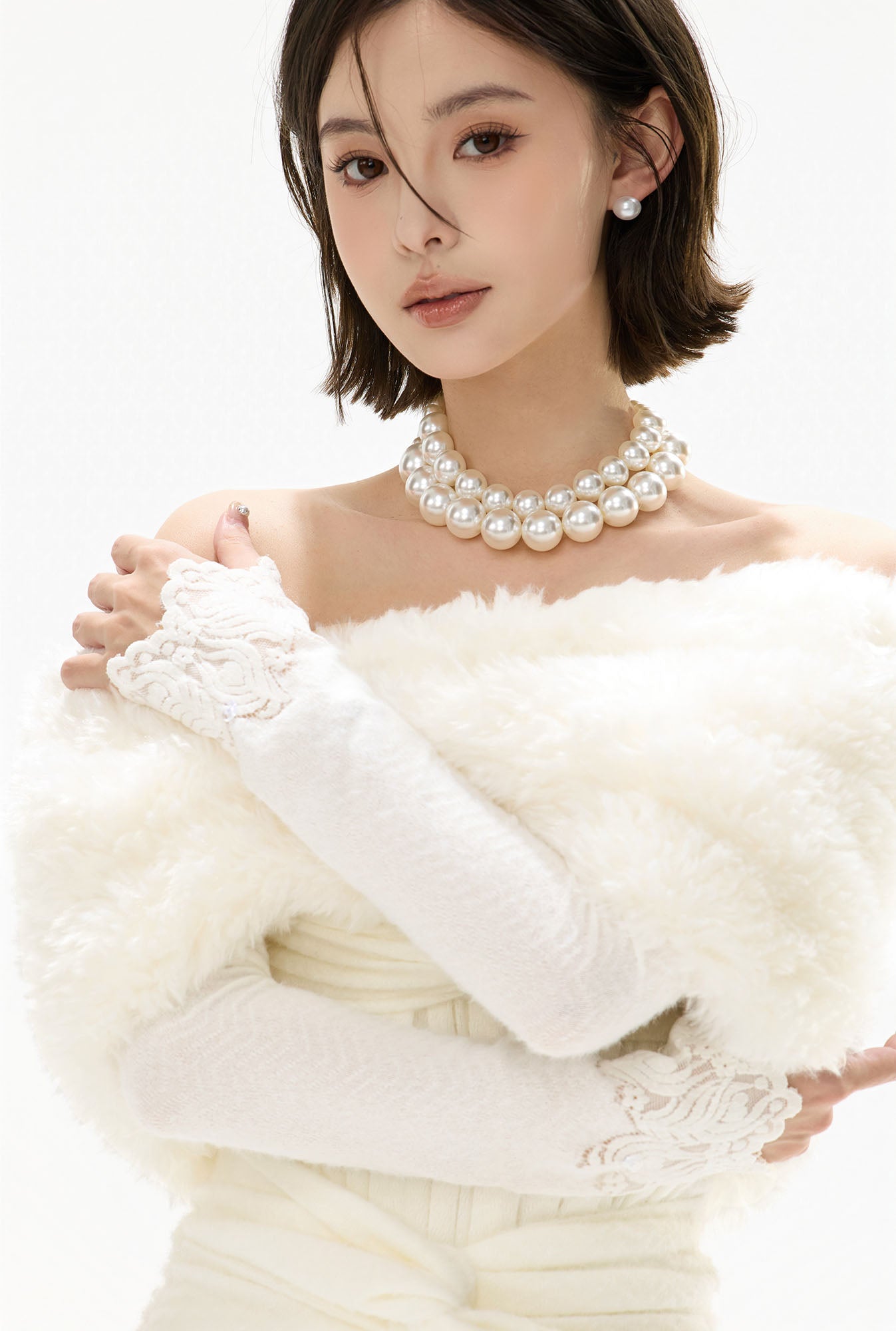 CYGNENOYR Faux Fur Stole Lace Trim Maxi Dress