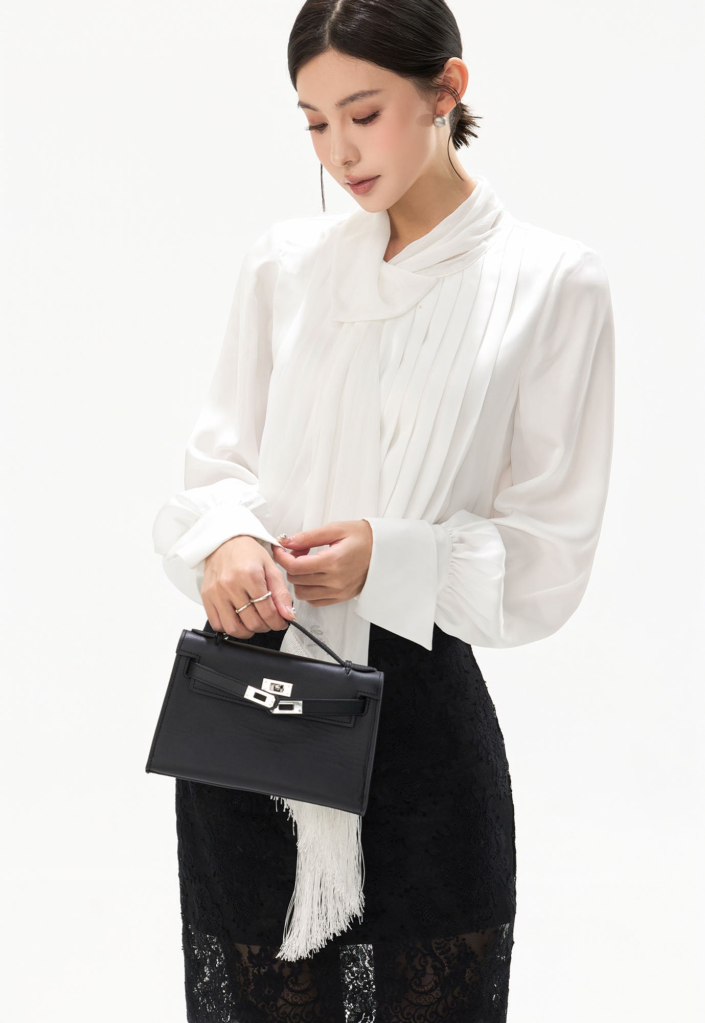 CYGNENOYR Pleated Fringe Tie-Neck Shirt