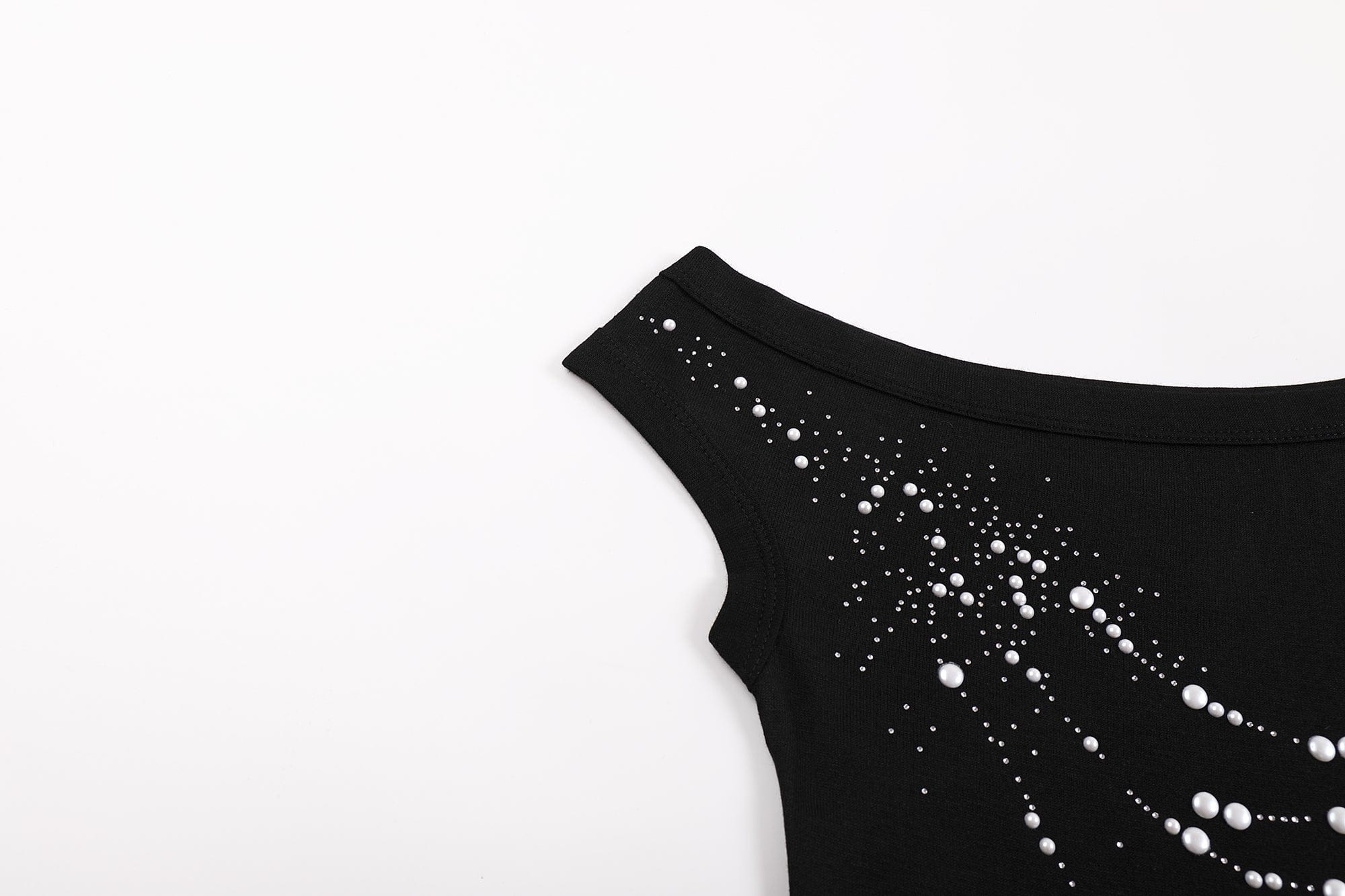 FAYCHUI Asymmetrical Pearl Studded Tank Top