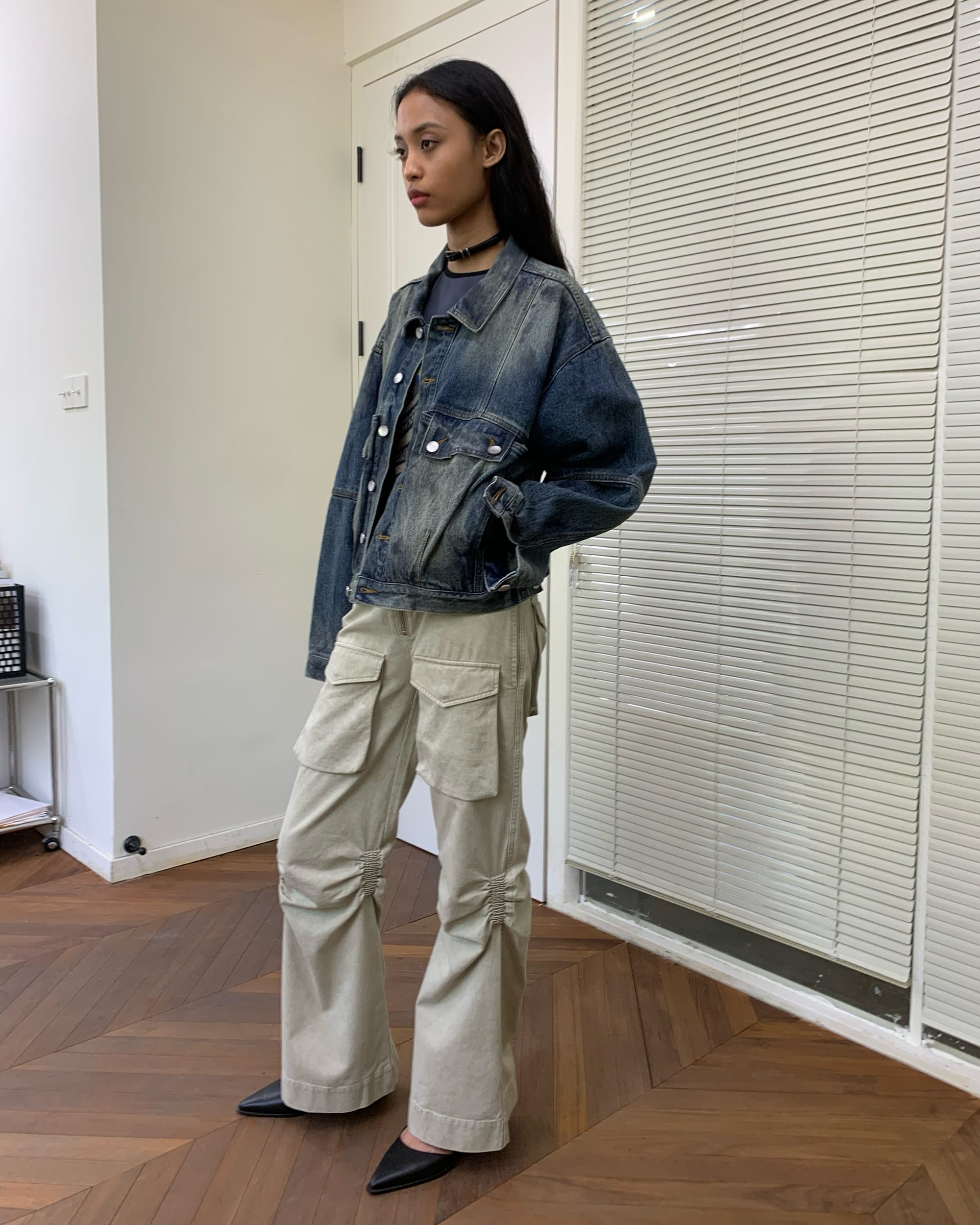 NEVERSEEZ Distressed Ruched-Knee Flared Cargo Pants