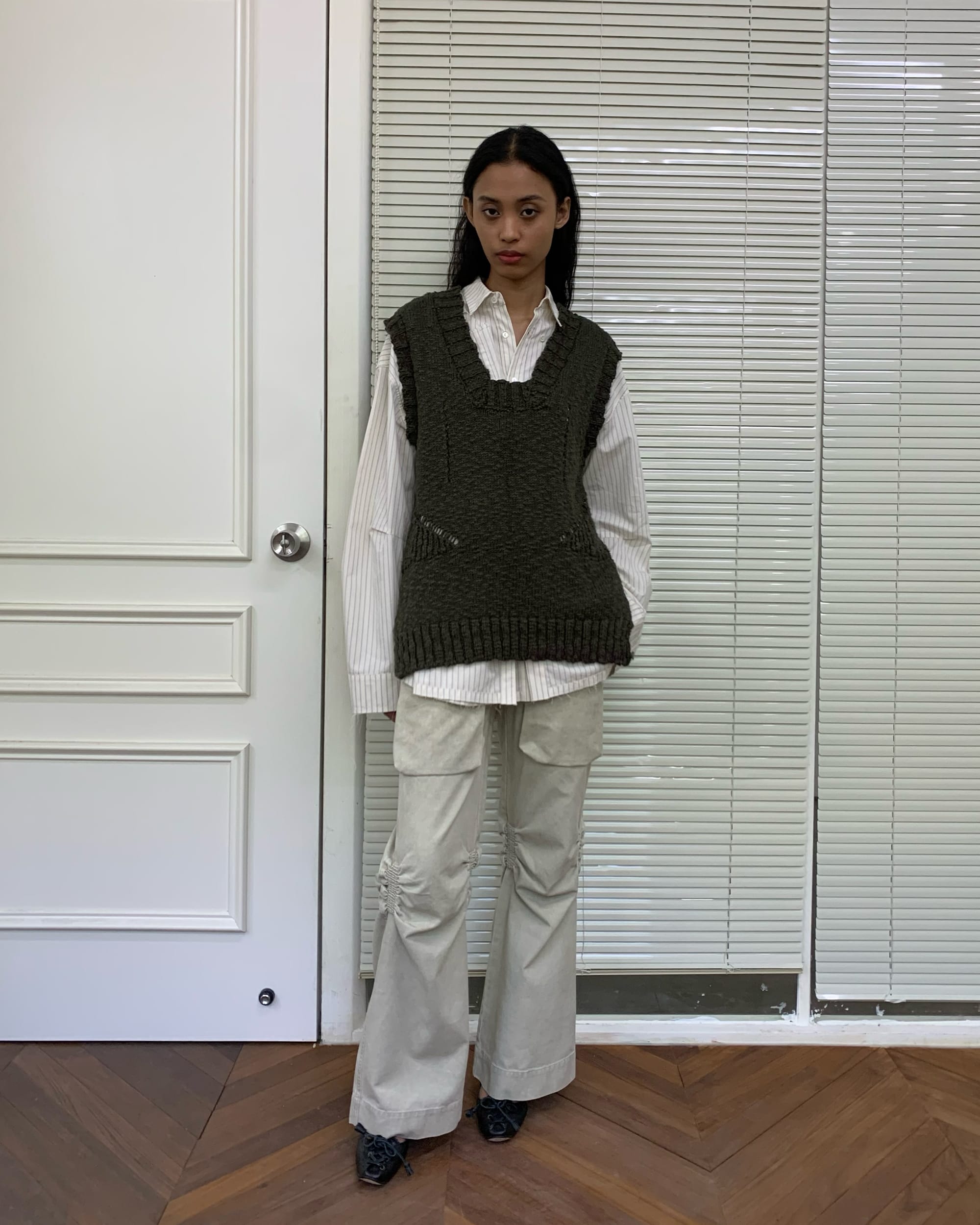 NEVERSEEZ Distressed Ruched-Knee Flared Cargo Pants