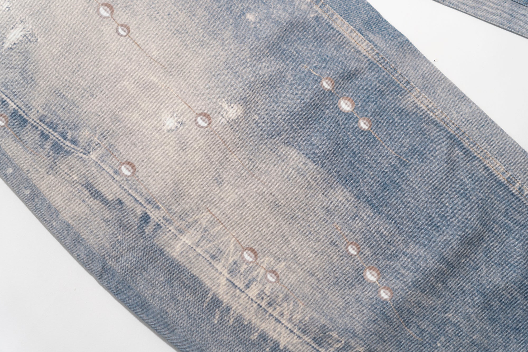 MOF Pearl Chain Graphic Washed Curved Jeans