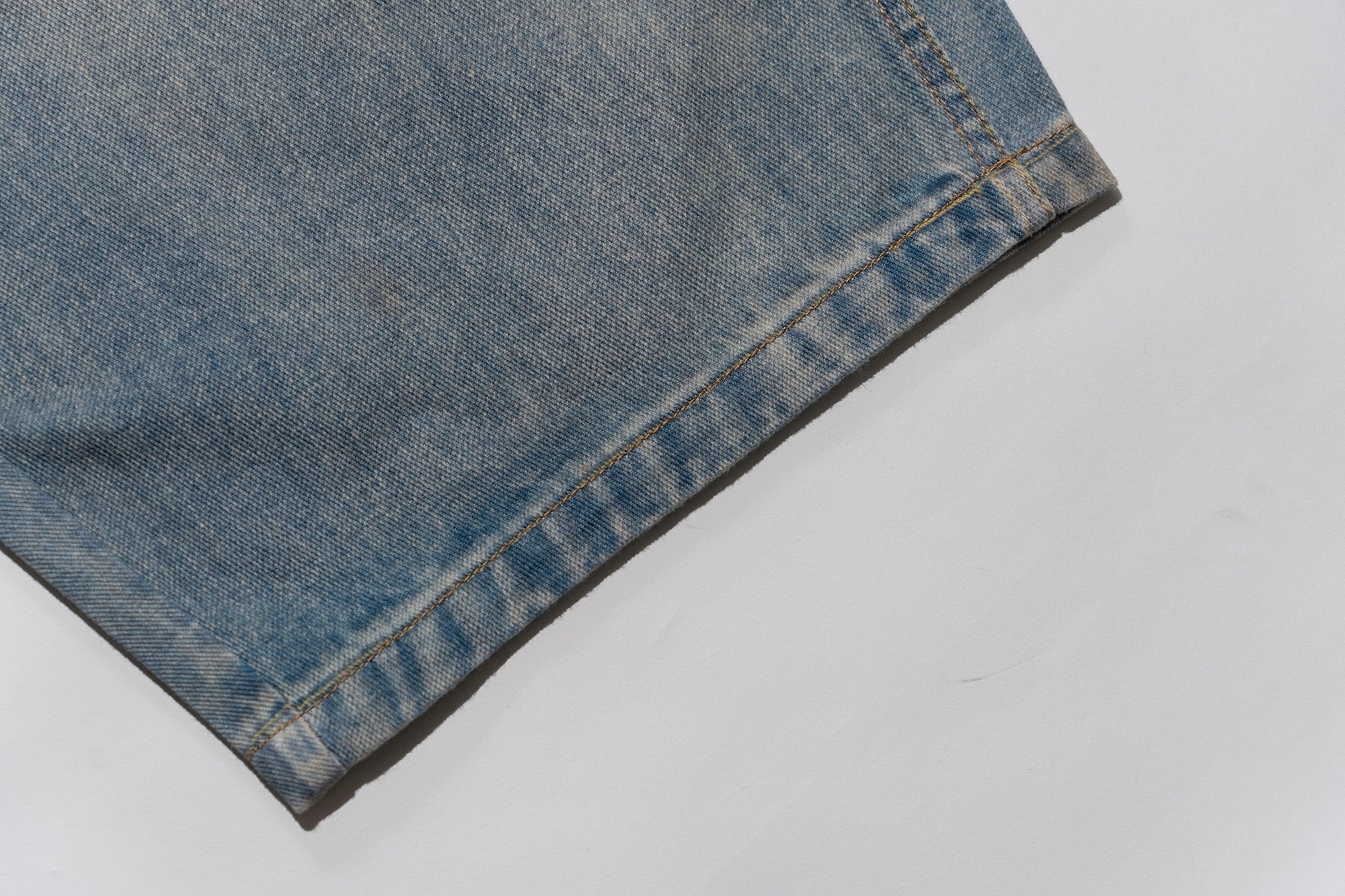 MOF Teddy Chain Graphic Distressed Curved Jeans