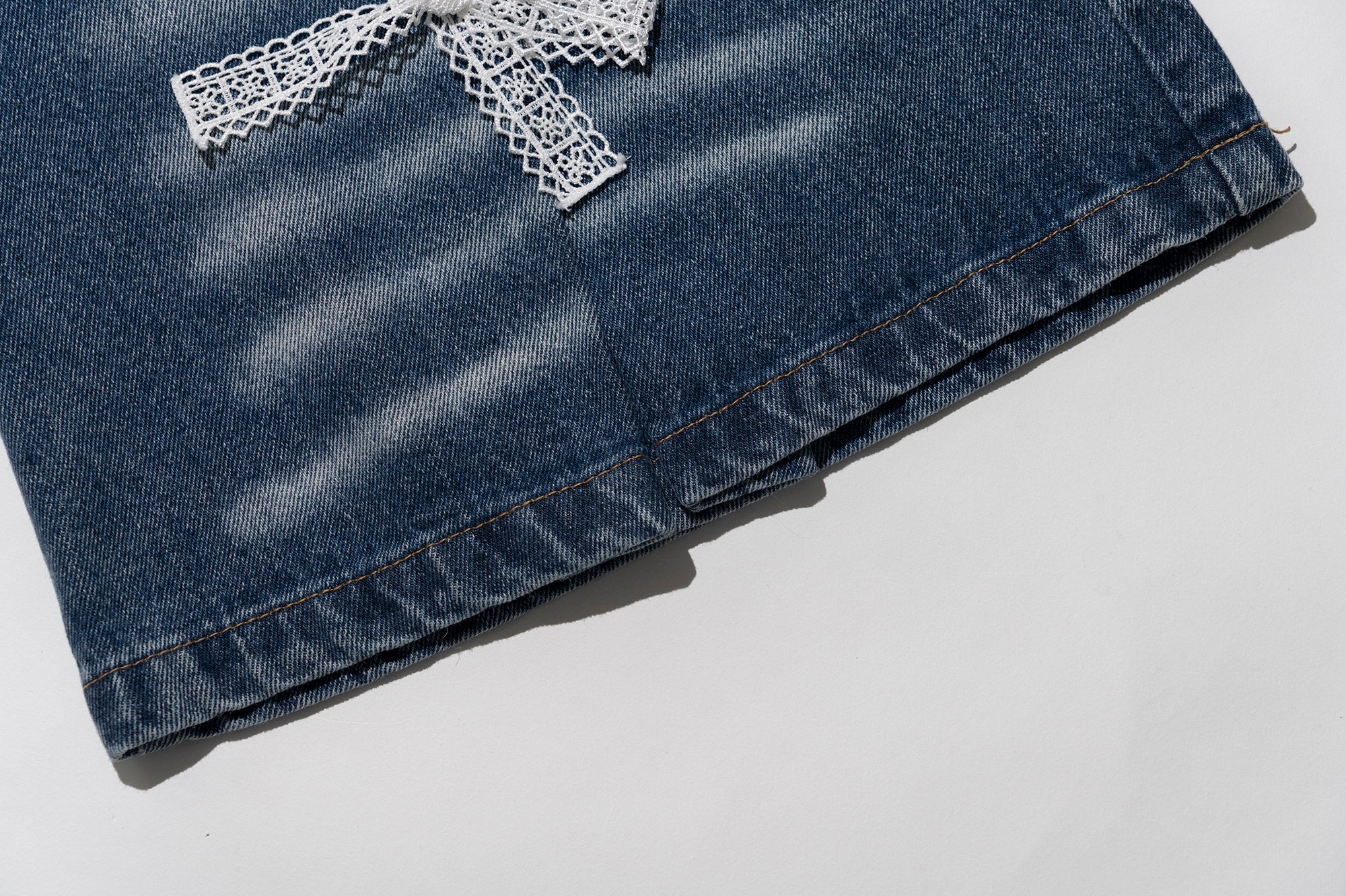 MOF Lace Bow Wide-Leg Cropped Jeans