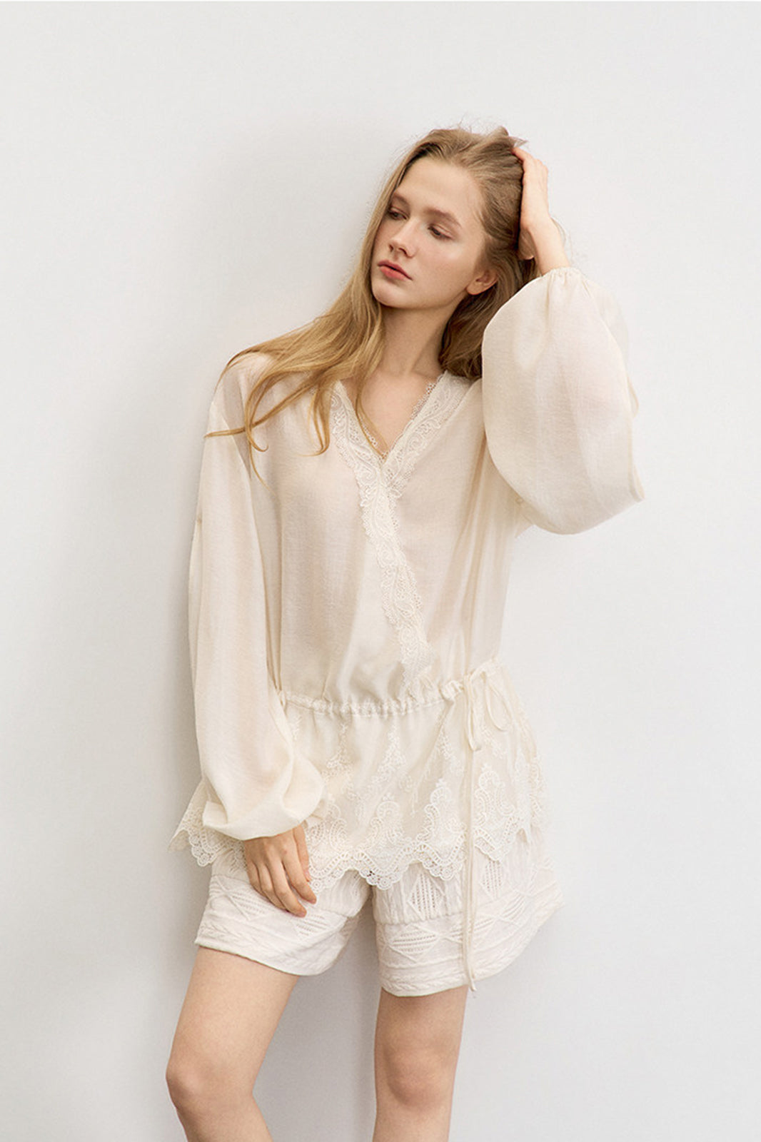 SAME FLOW Retro Lace-Trim Drawstring Fitted Shirt