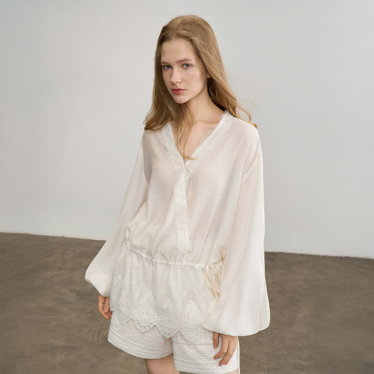 SAME FLOW Retro Lace-Trim Drawstring Fitted Shirt