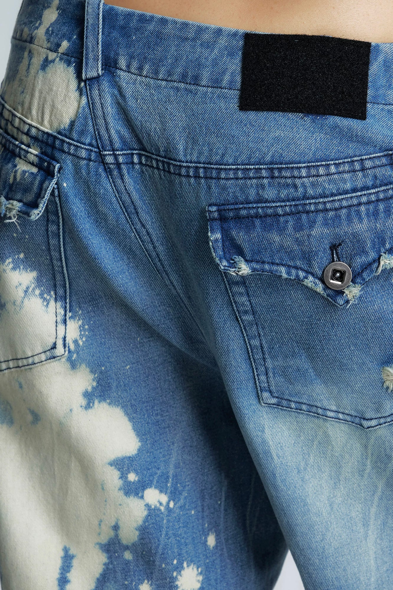 NONAME SPACE Bleached Distressed Panel Oversized Jeans
