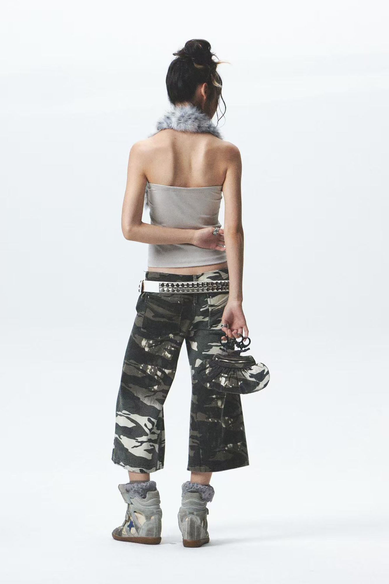 NONAME SPACE Detachable Faux Fur Trim Strapless Top