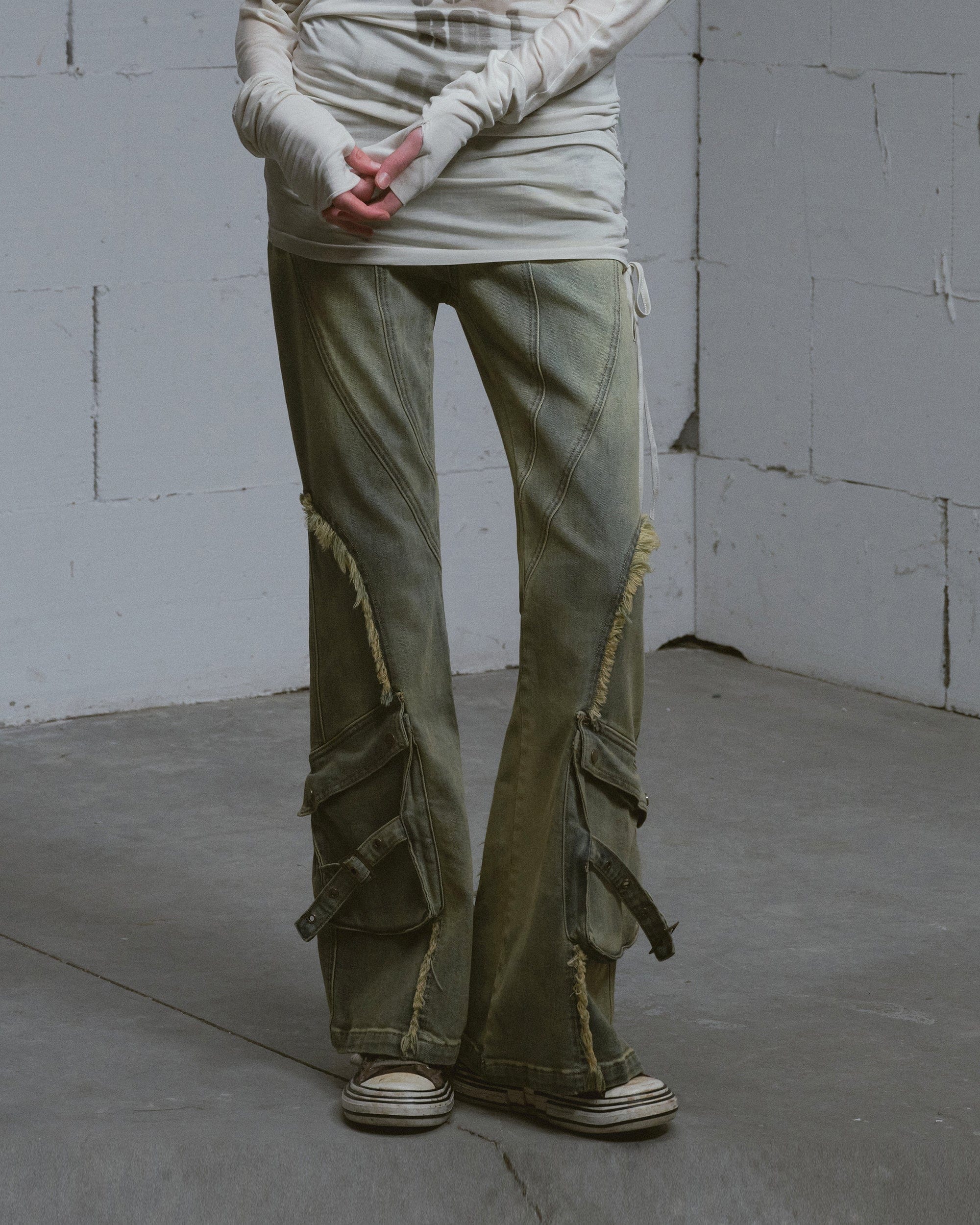 CESTNOUS Dirty Wash Spliced Raw-Edge Flared Jeans