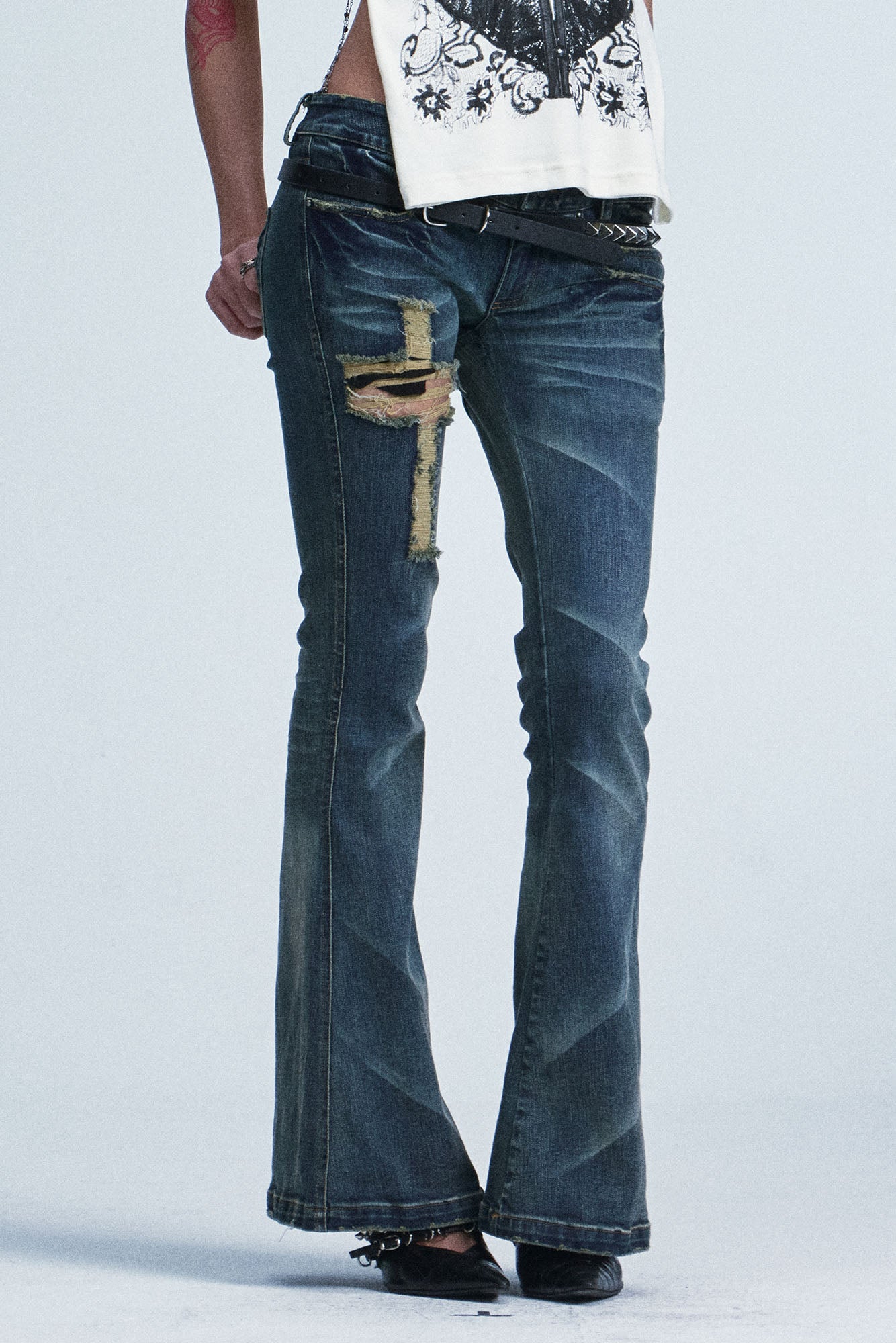 NONAME SPACE Cross Ripped Washed Flared Jeans