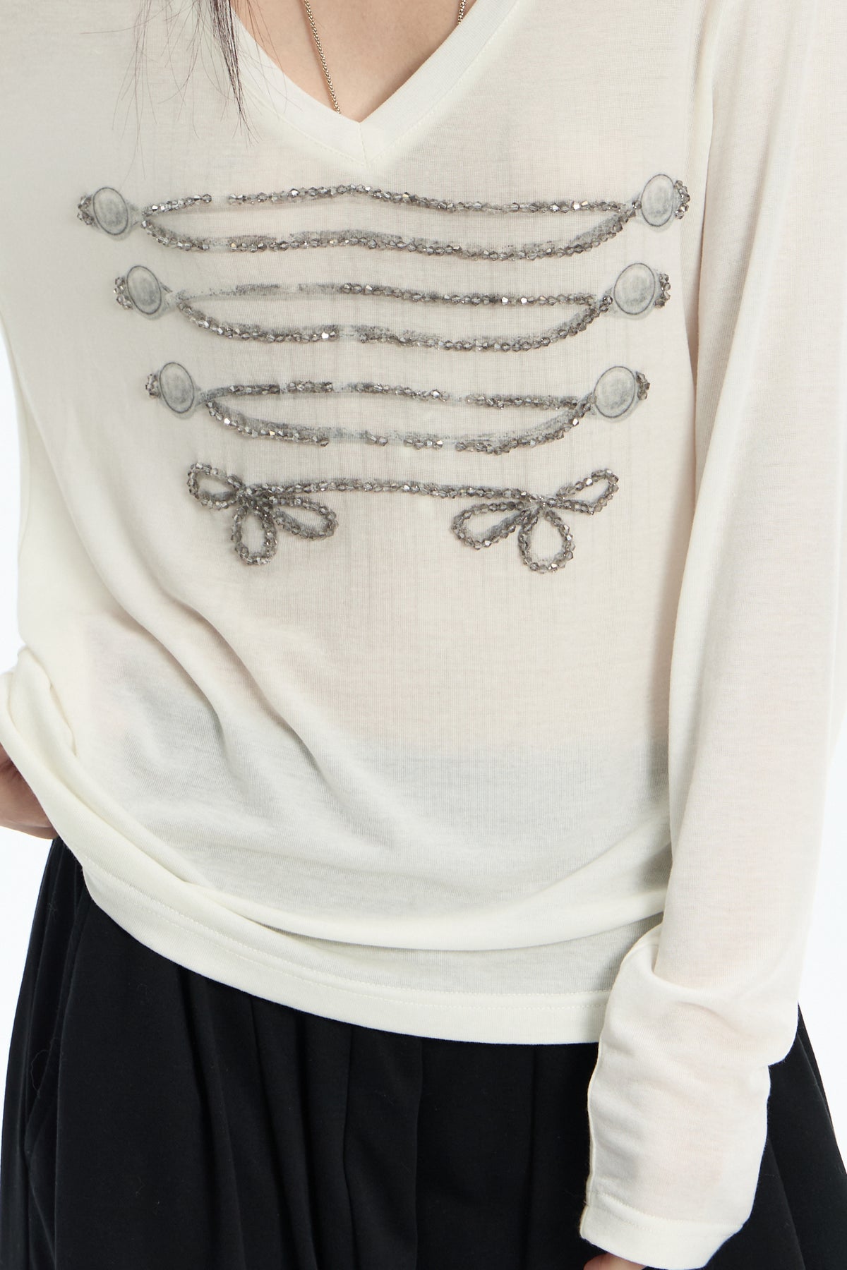 FAYCHUI Beaded Chain Bow V-Neck Long-Sleeve Tee