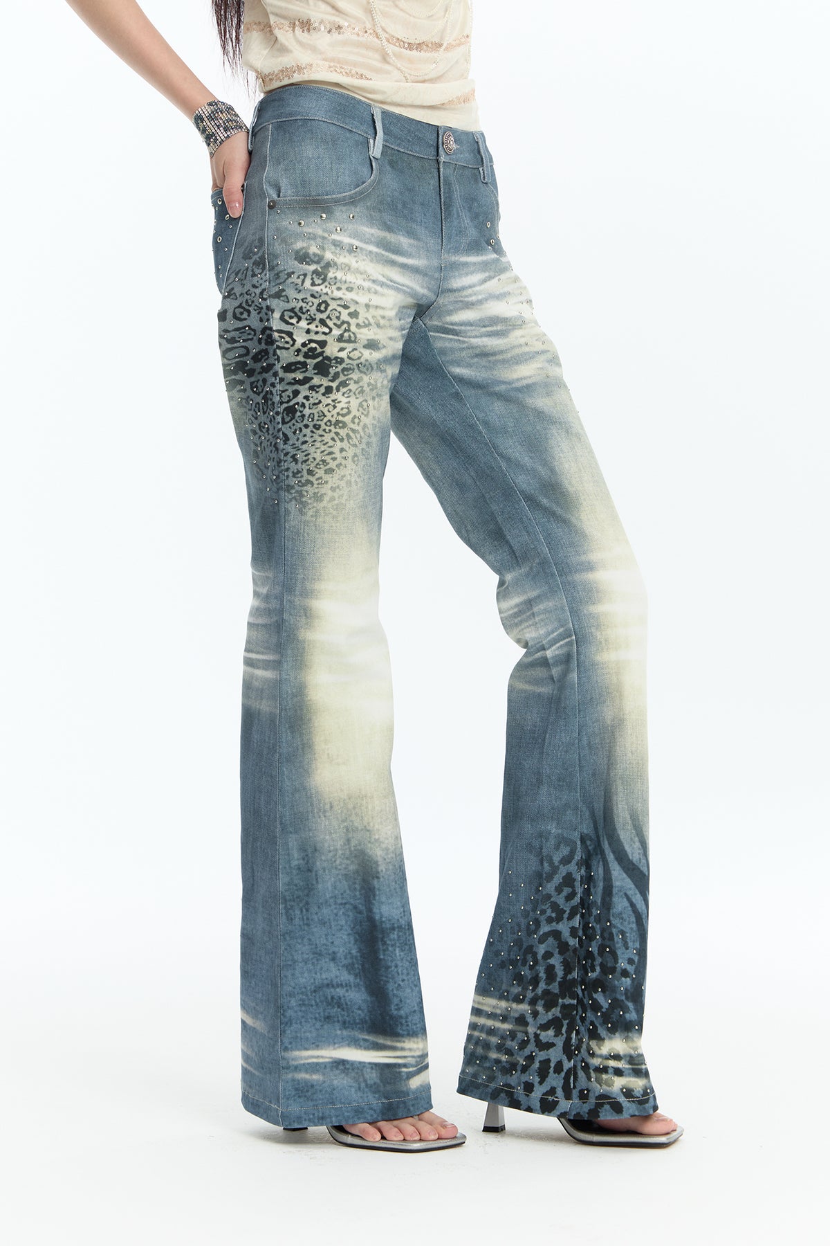 FAYCHUI Washed Leopard-Print Distressed Slim Flared Jeans
