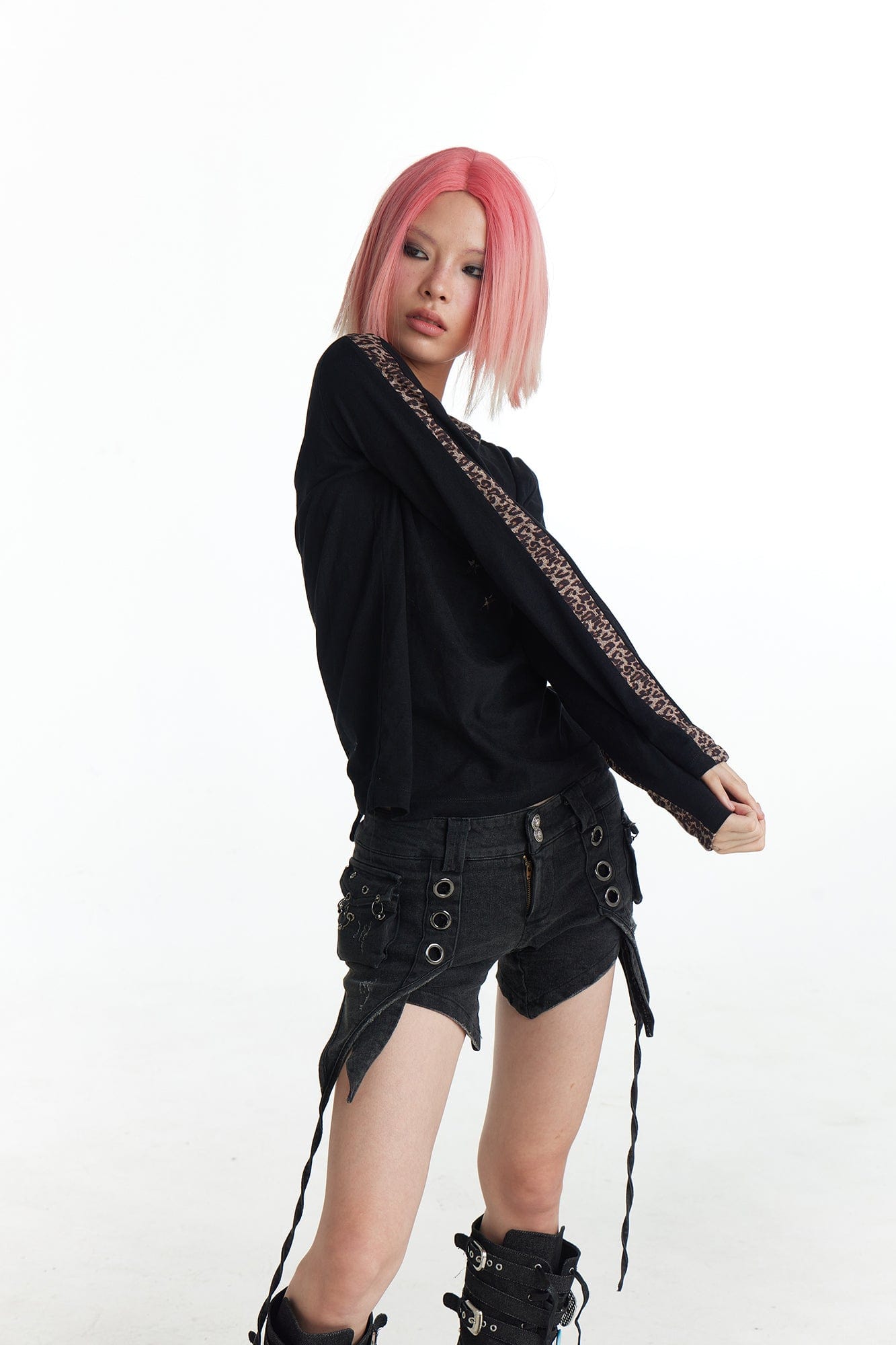 FAYCHUI Leopard Trim Cross-Star Graphic Long Sleeve Tee