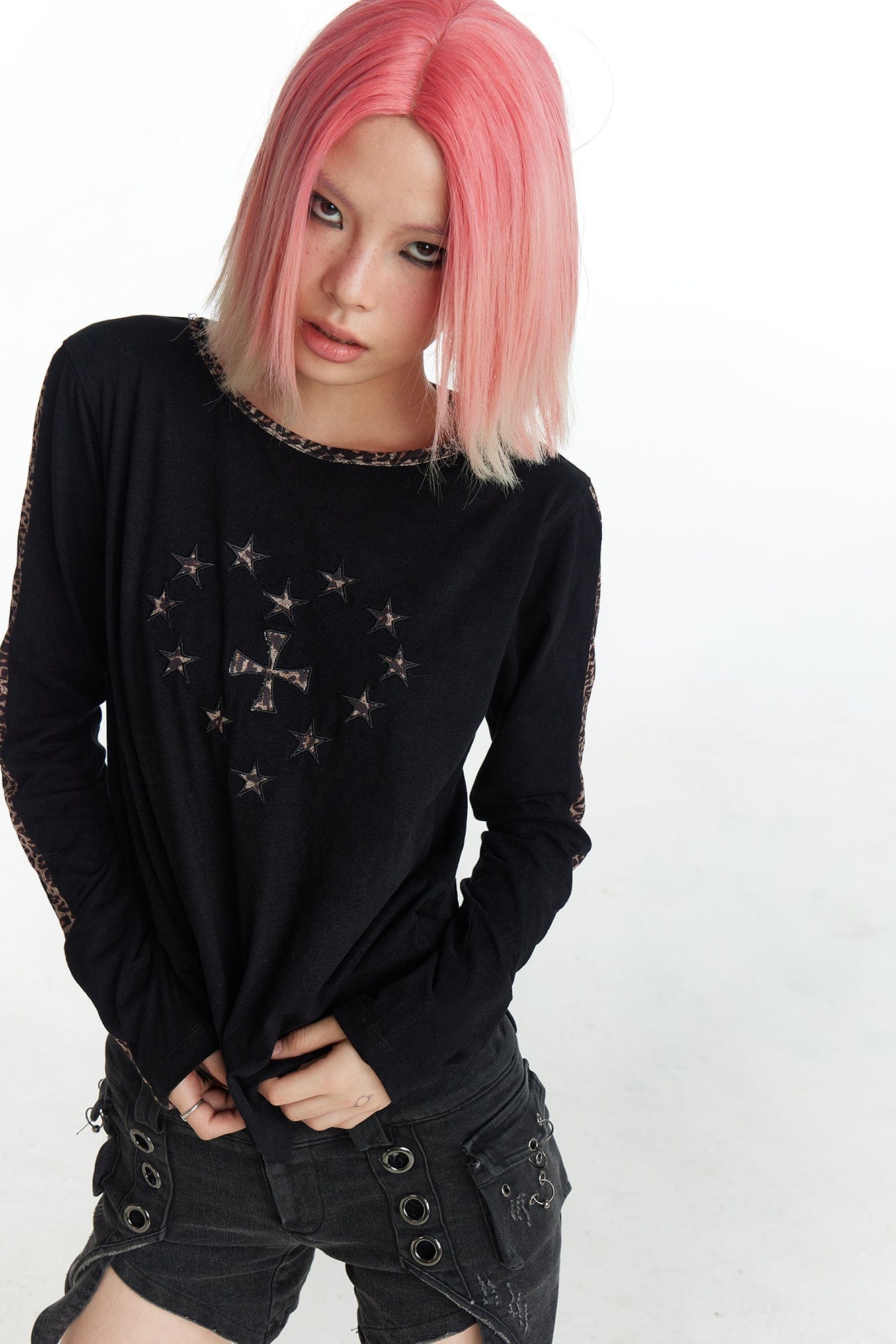 FAYCHUI Leopard Trim Cross-Star Graphic Long Sleeve Tee