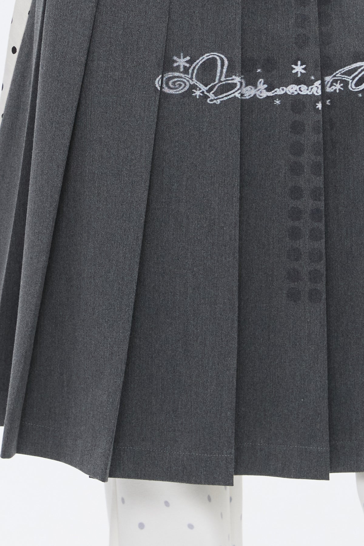 BETWEENAND Reversible Spliced Polka-Dot Pleated Skirt