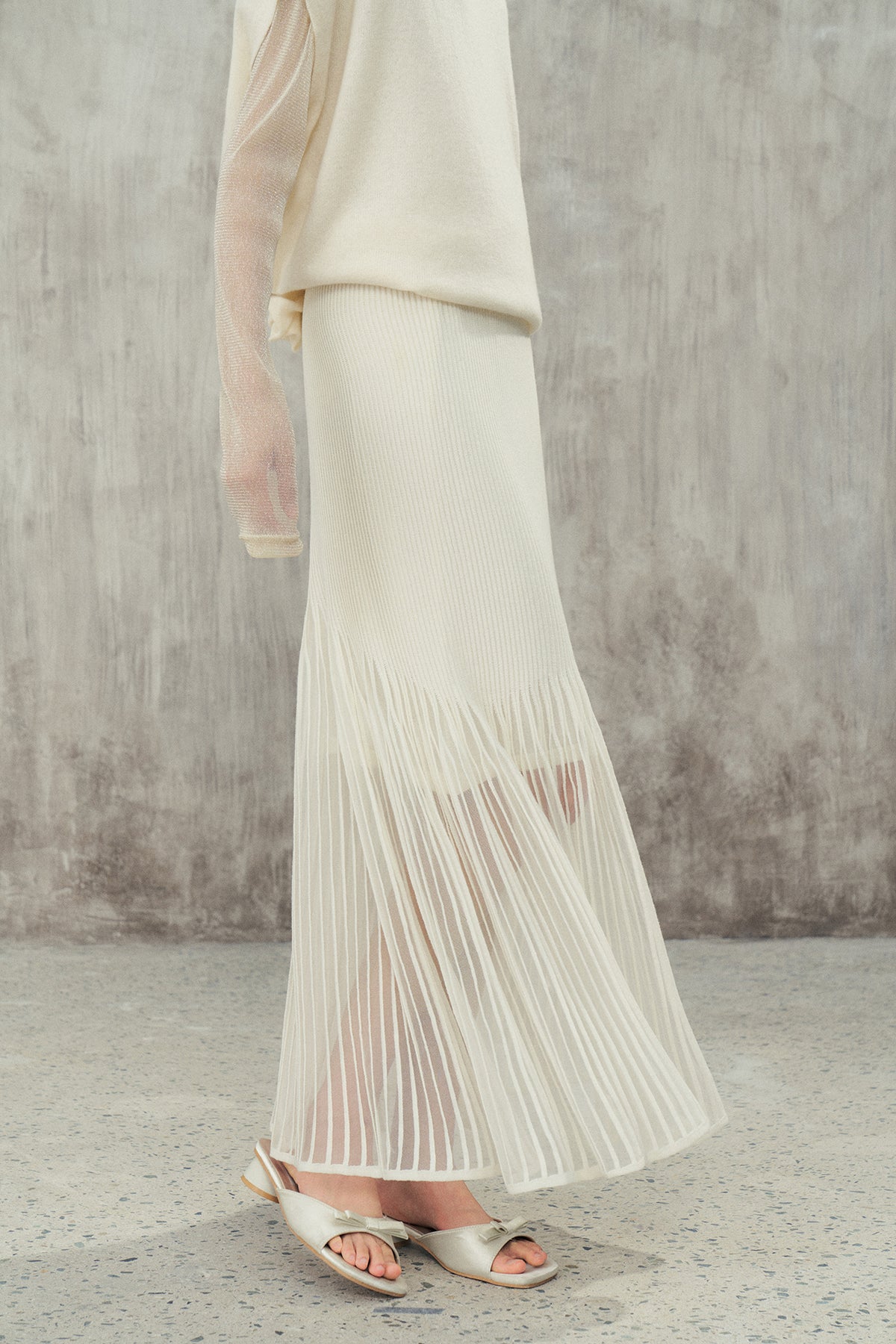 SAME FLOW Spliced Pleated High-Waist Maxi Skirt