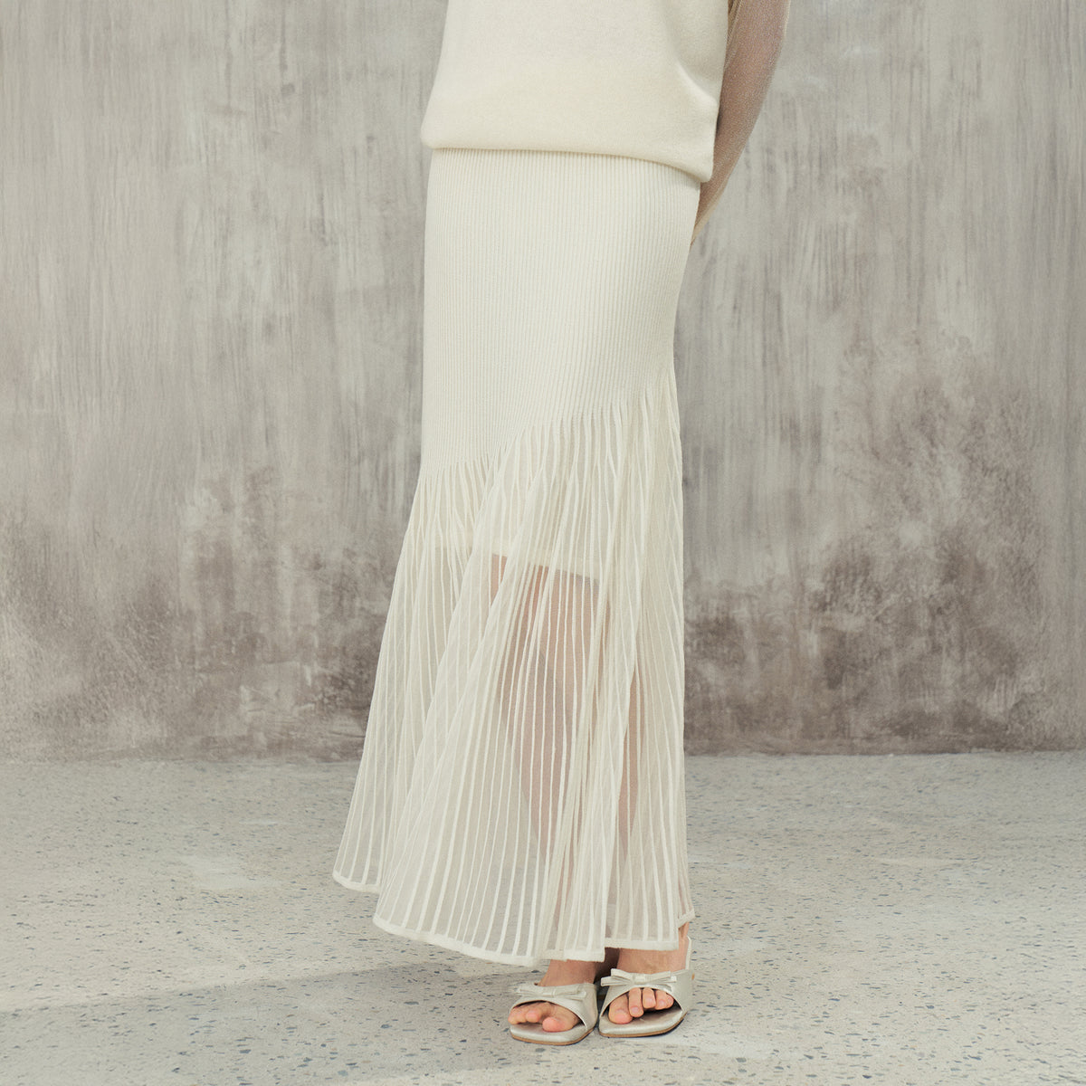 SAME FLOW Spliced Pleated High-Waist Maxi Skirt