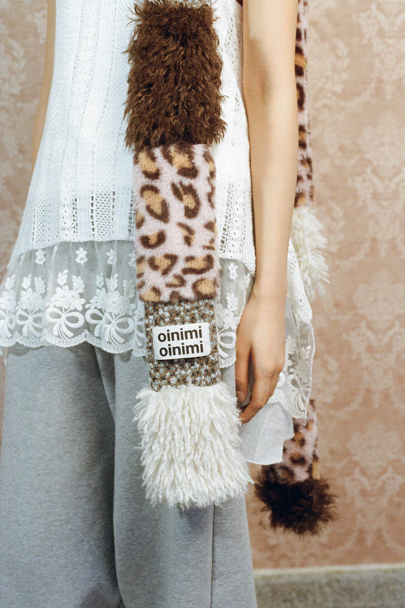 OINIMI Leopard Knit Spliced Faux Fur Scarf