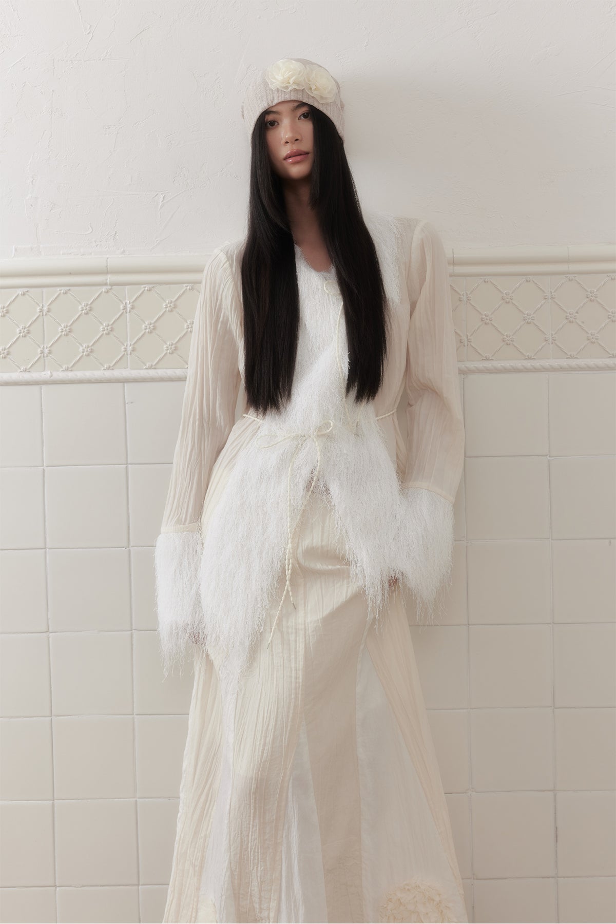 SENSELF Crinkled Faux Fur Trim Tie-Back Blouse Beige