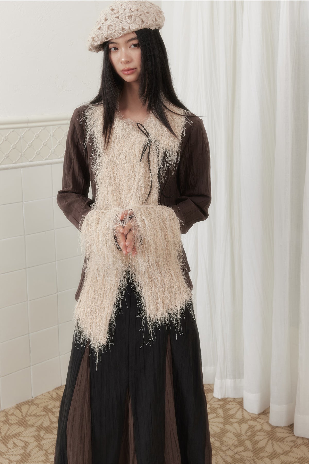 SENSELF Crinkled Faux Fur Trim Tie-Back Blouse Brown