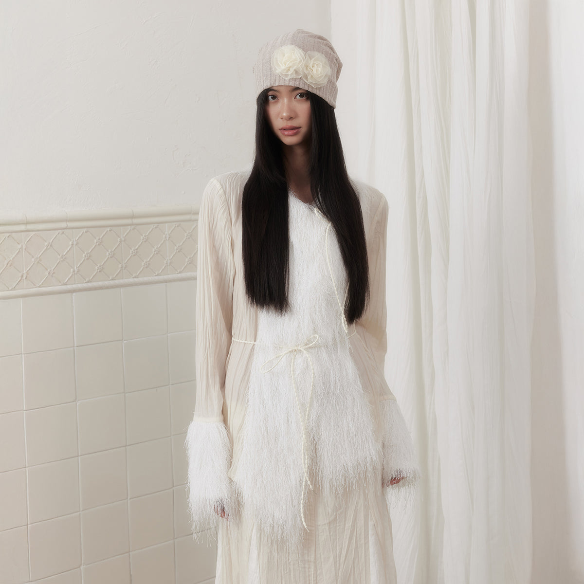 SENSELF Crinkled Faux Fur Trim Tie-Back Blouse Beige