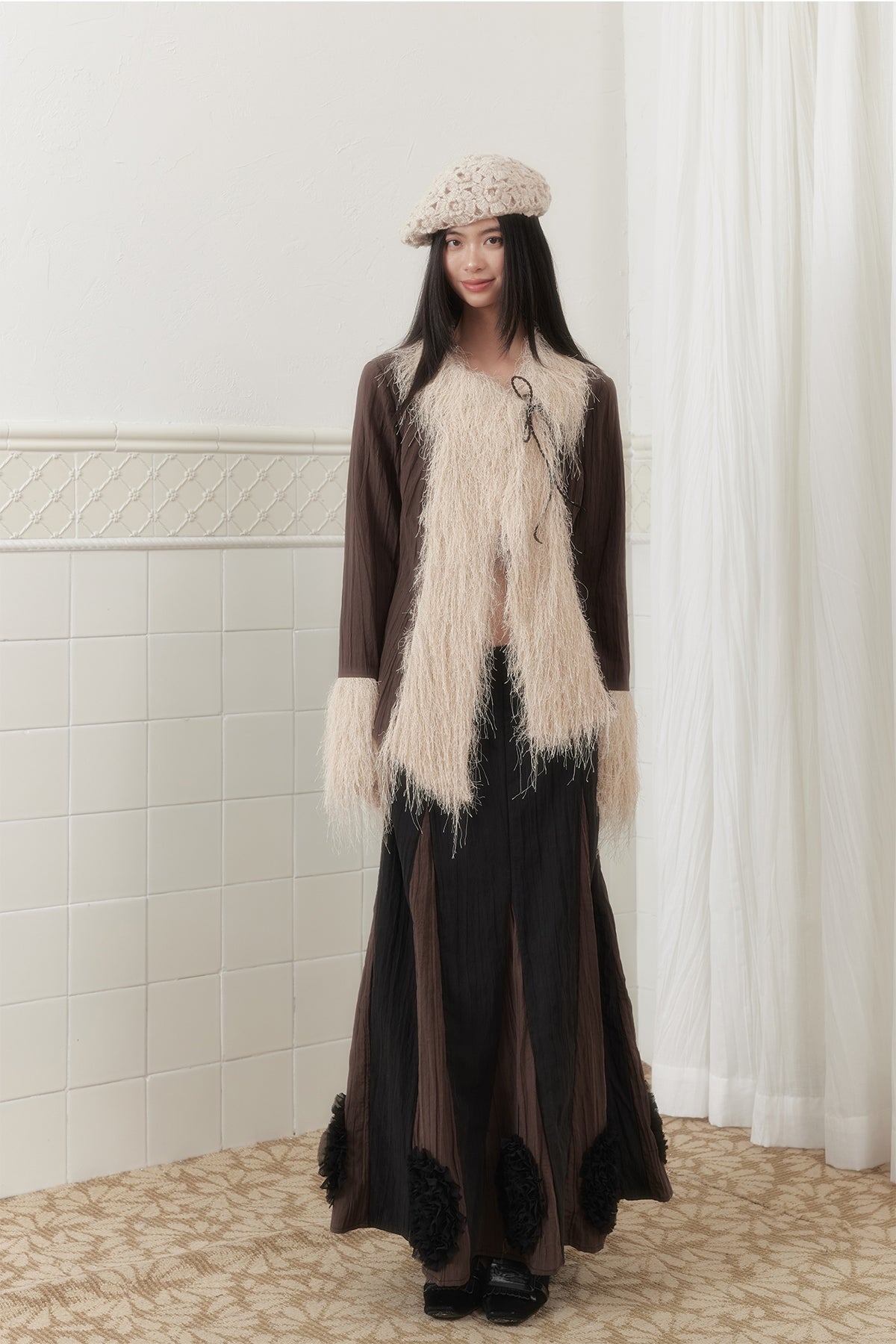 SENSELF Crinkled Faux Fur Trim Tie-Back Blouse Brown