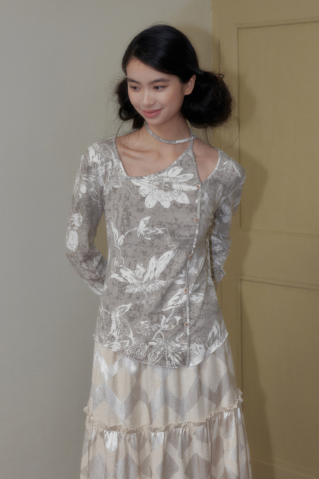 SENSELF Asymmetrical Floral Full-Print Knit Long-Sleeve Tee