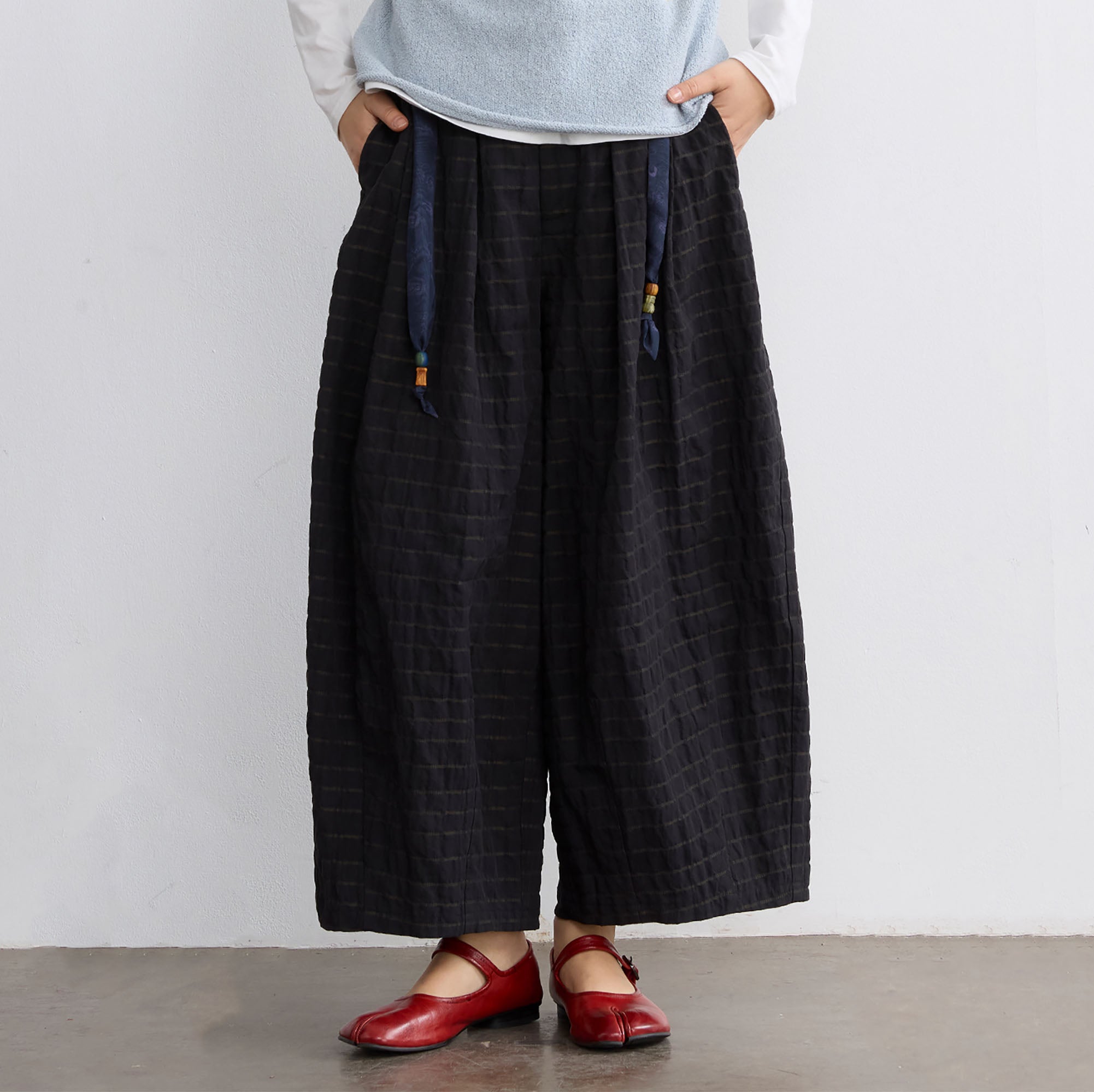 NOESE Retro Pleated Hem Cropped Pants