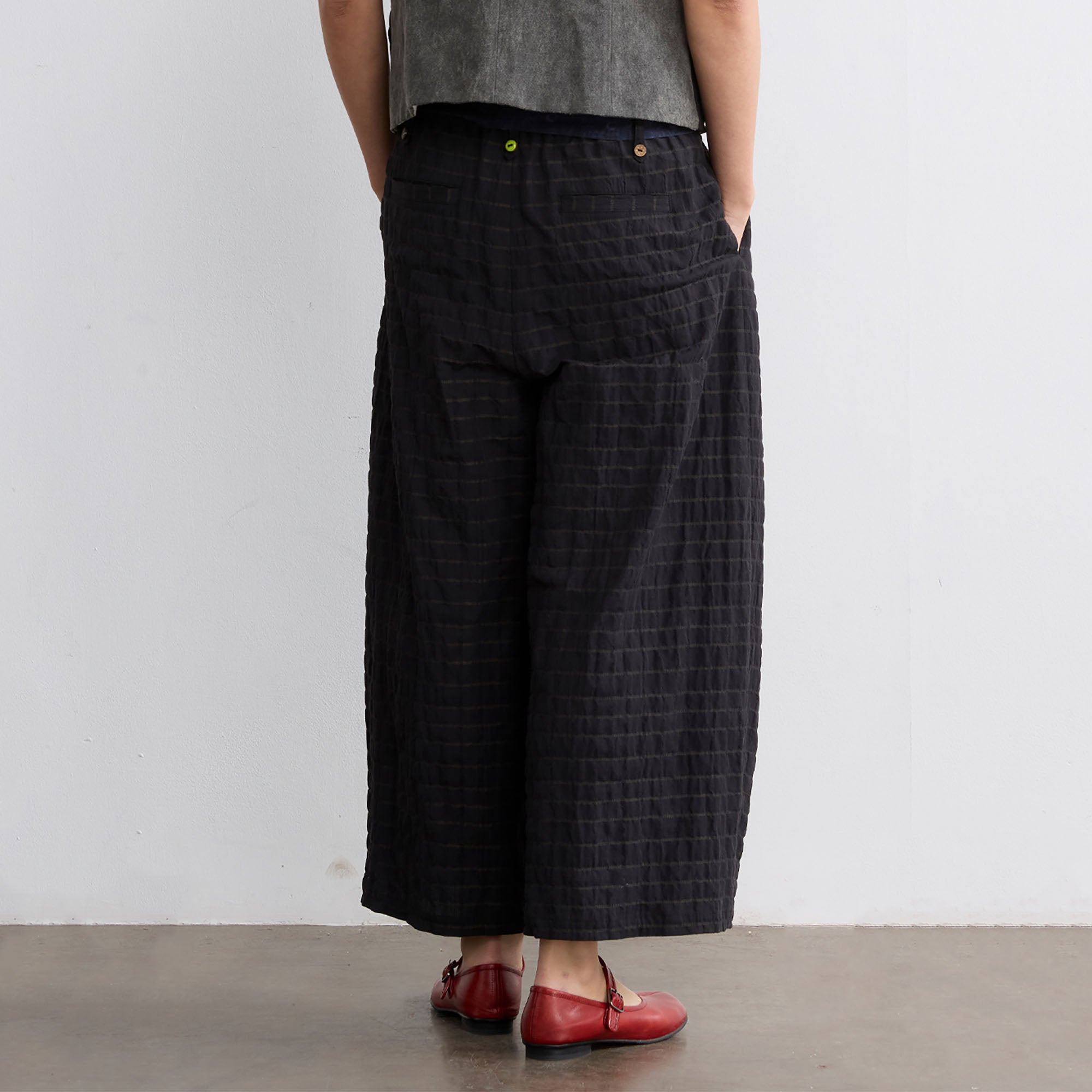 NOESE Retro Pleated Hem Cropped Pants