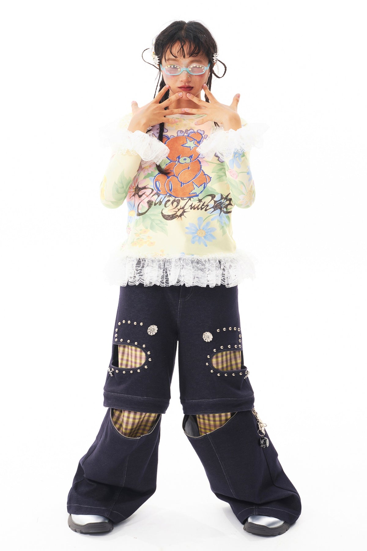 SILLYSIS Bear Graphic Lace-Trim Long-Sleeve Tee — full body