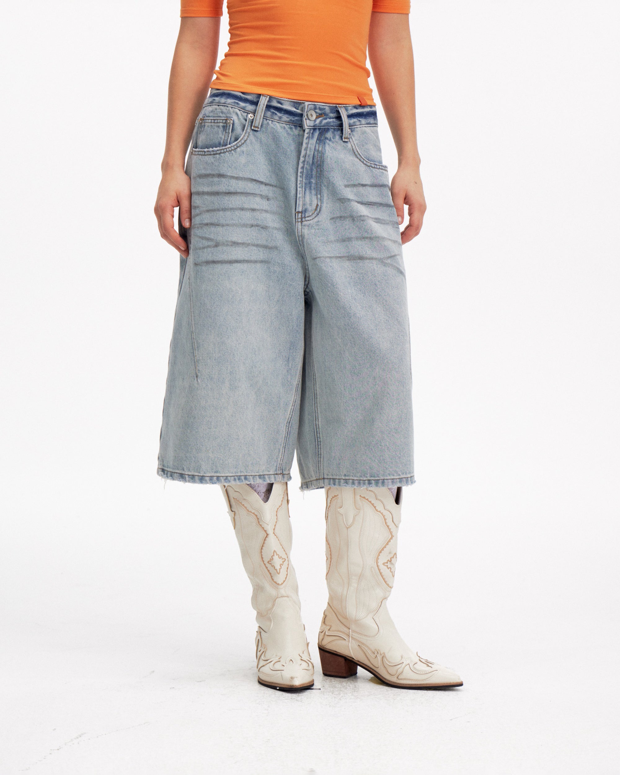 10AMSOTIIIIIIRED Retro Dog Graphic Washed Denim Shorts