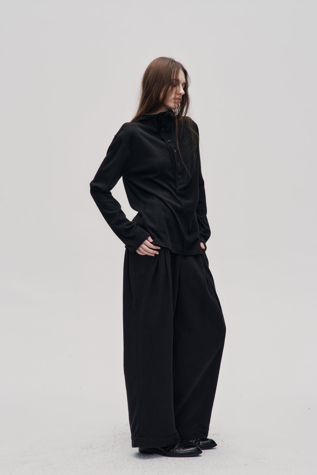 ILNya Nieternite Nifutur Deconstructed Stand-Collar Slim Long-Sleeve Tee — full body