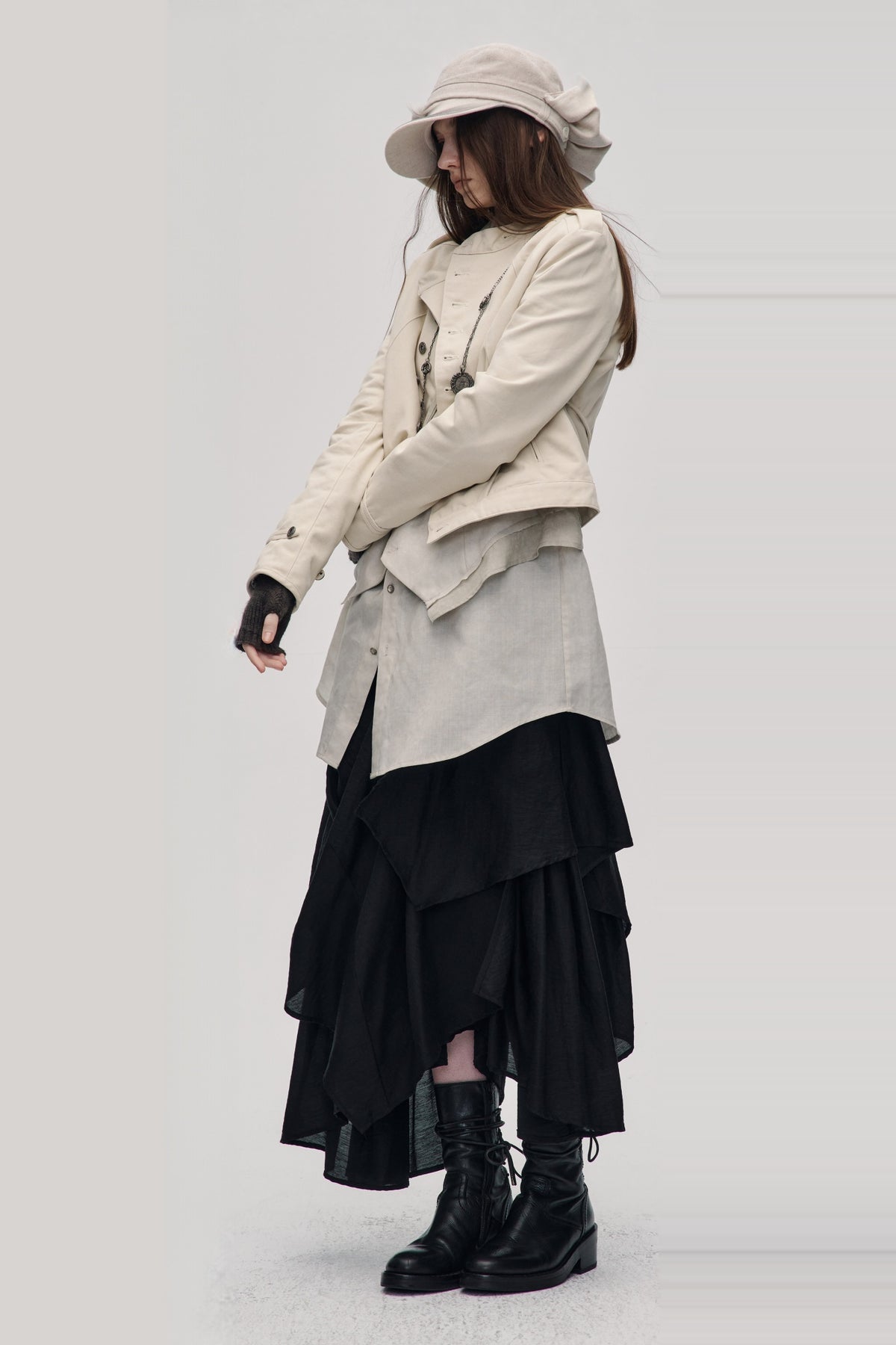 ILNya Nieternite Nifutur Retro Newsboy Cap — full body
