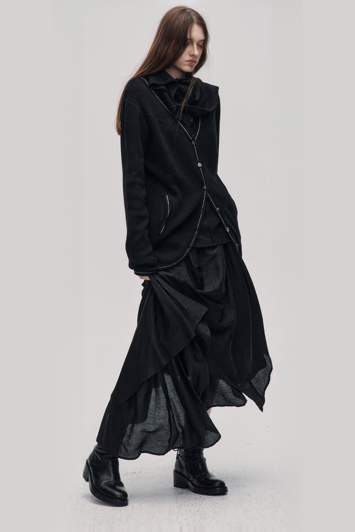 ILNya Nieternite Nifutur Deconstructed Stand-Collar Slim Long-Sleeve Tee — full body