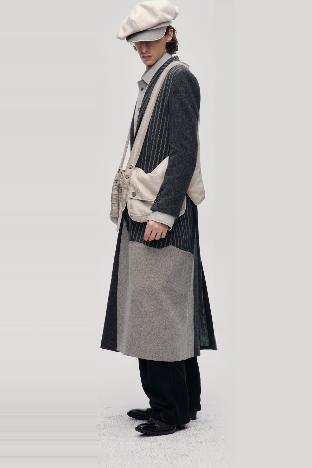 ILNya Nieternite Nifutur Retro Newsboy Cap — full body