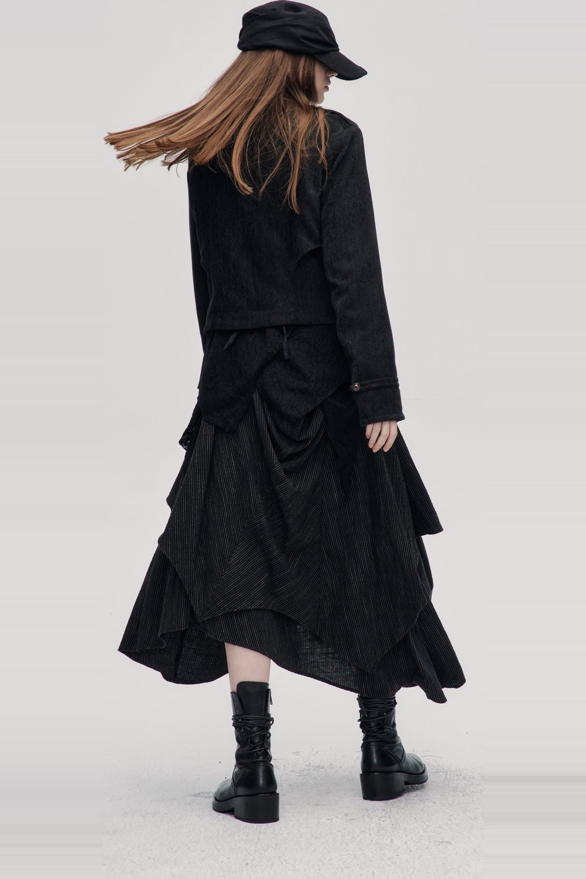 ILNya Nieternite Nifutur Napoleon Collar Slim Short Jacket — full body